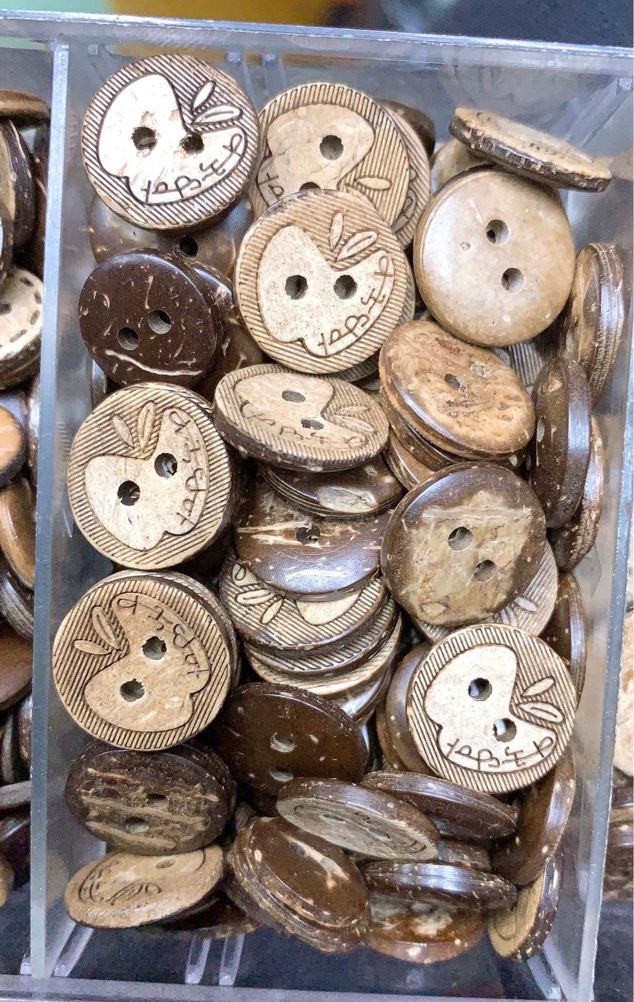 10 nút gỗ vỏ dừa khắc 15mm.