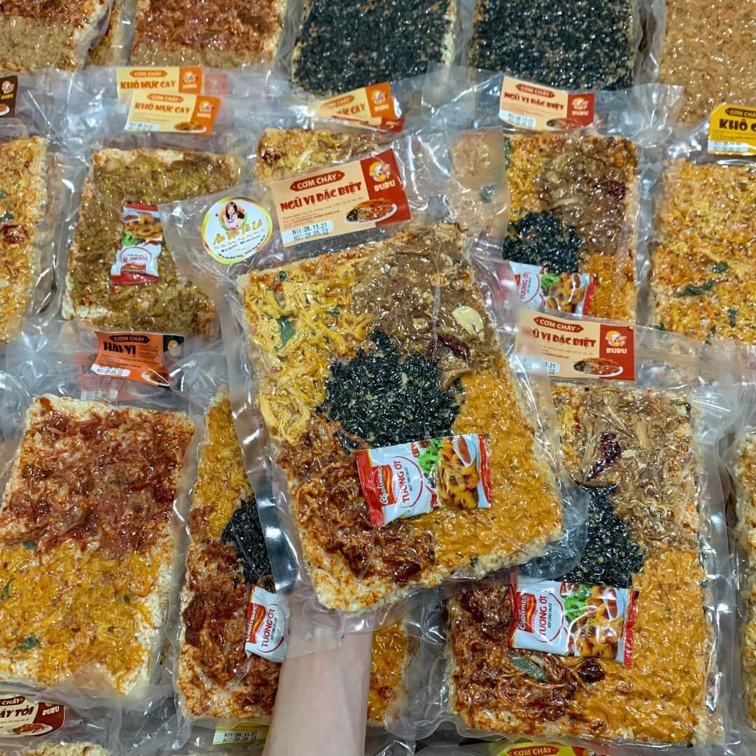 Cơm cháy chà bông ngũ vị đặc biệt. Thơm giòn tan, Cơm chiên không qua dầu sử dụng nhiều lần. Vị đa dạng, hợp vệ sinh an toàn sức khỏe. Hàng chuẩn. Gói 250gr