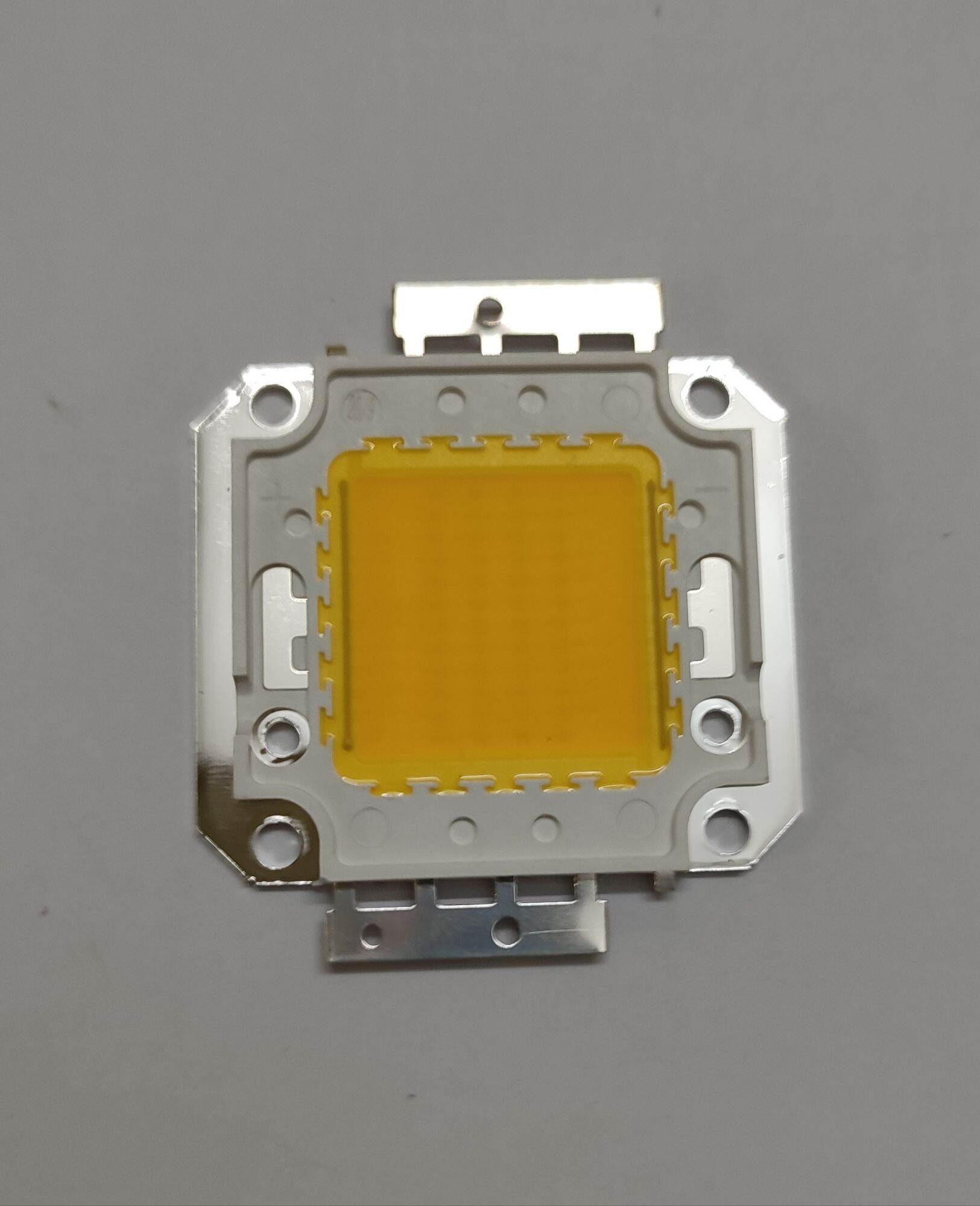 Chip led 50w 12v-15vdc epistar tặng keo tản nhiệt