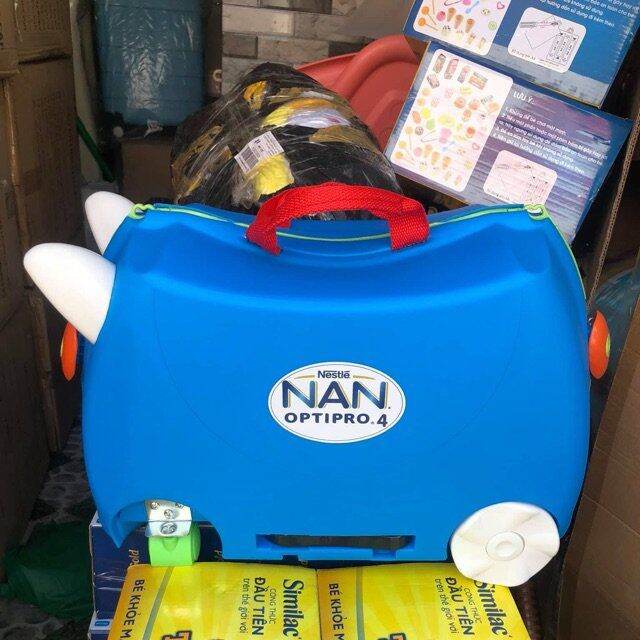 Vali Trunki chòi chân quà tặng từ Nan