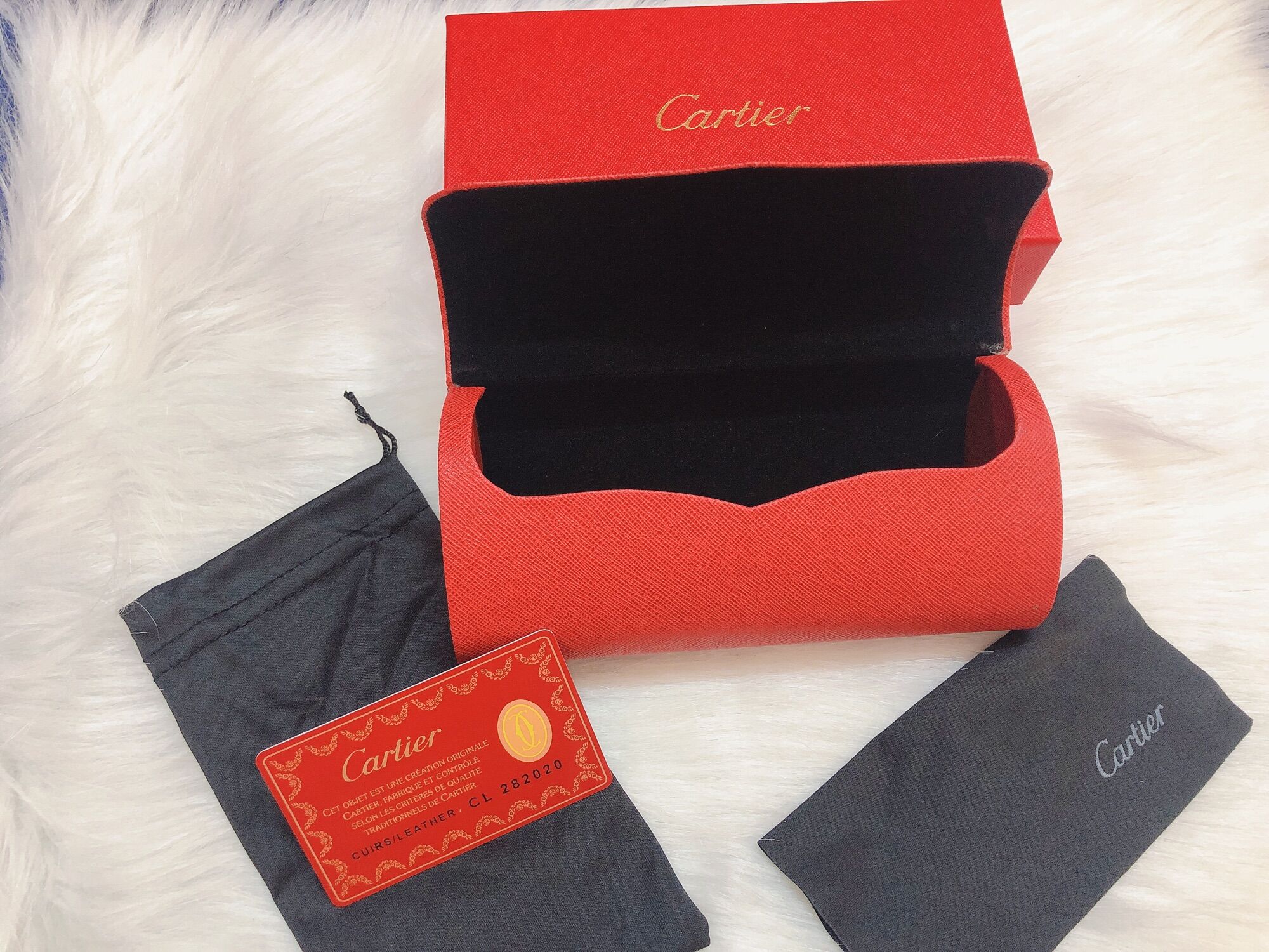 Hộp Đựng Kính Cartier