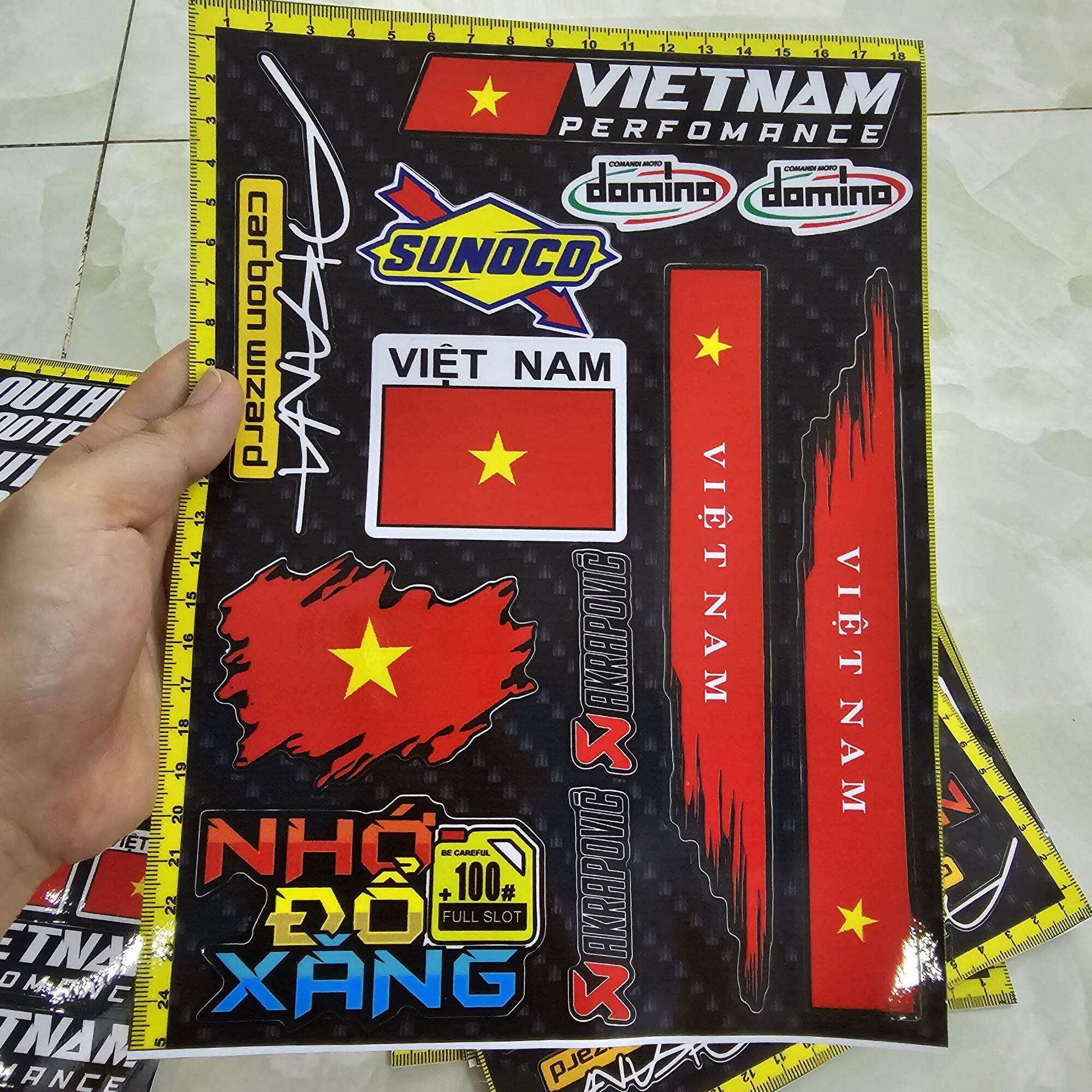 Combo logo lá cờ Việt Nam dán trang trí xe máy kích thước 18x25cm
