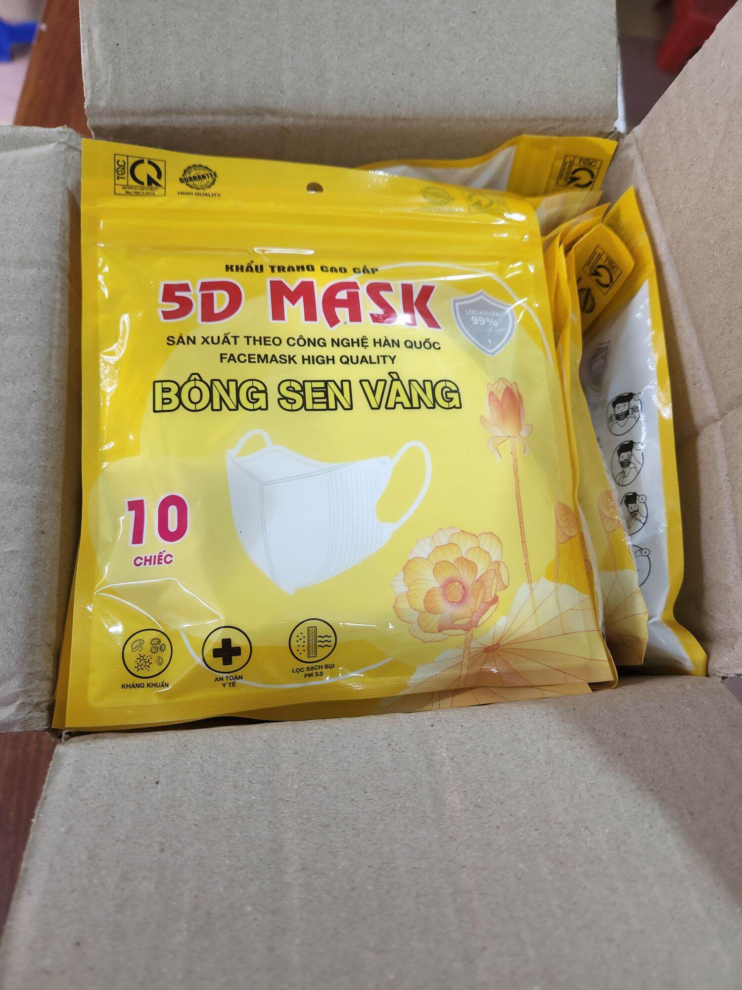 Thùng 100c khẩu trang 5D bông sen vàng