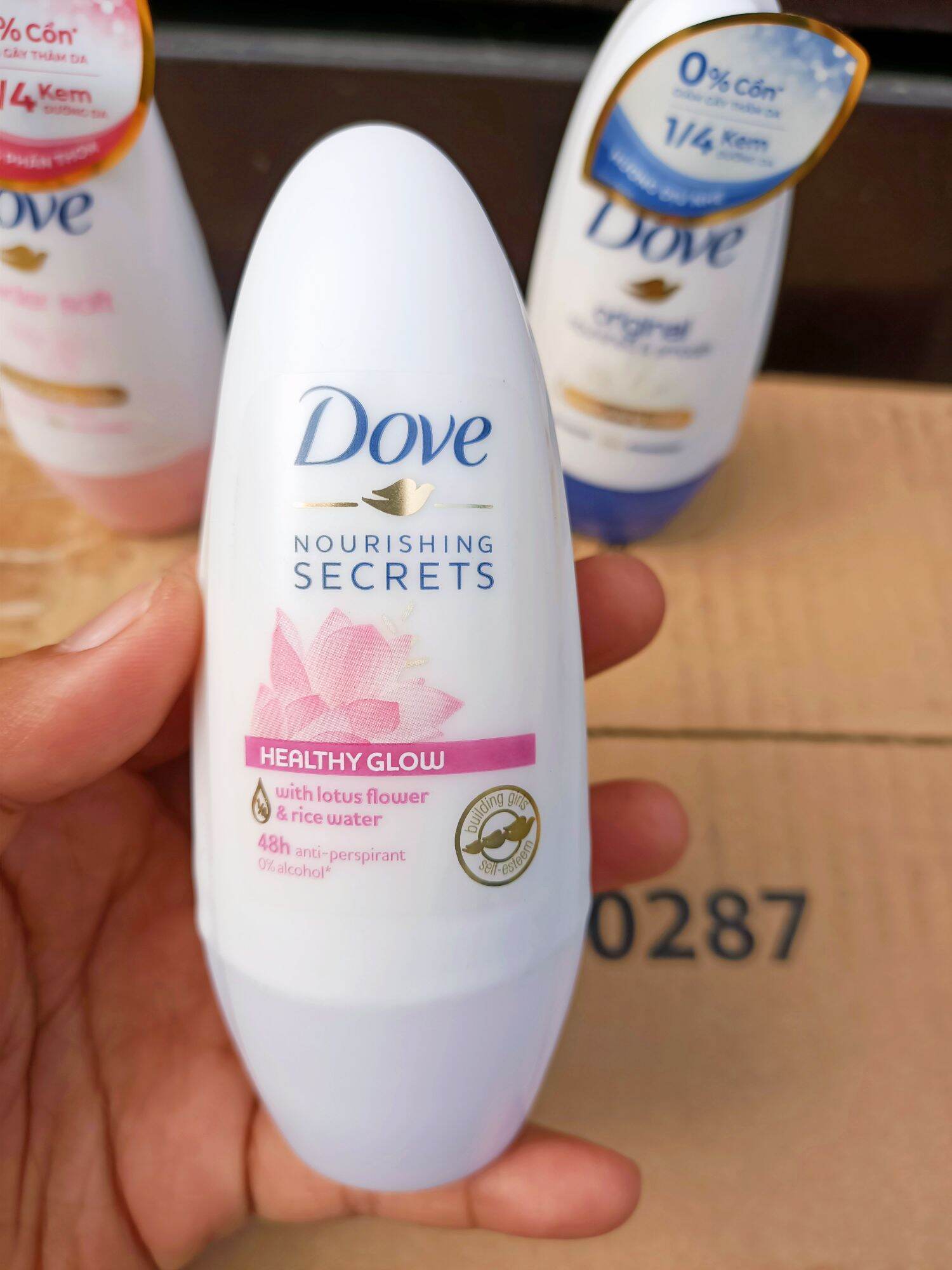 Lăn khử mùi dưỡng trắng Dove 40ml