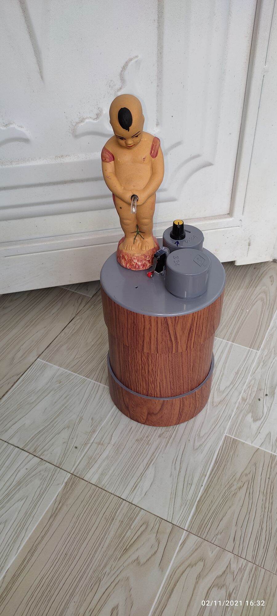 bình rót ruou chú tiểu tự động 1,5 lít