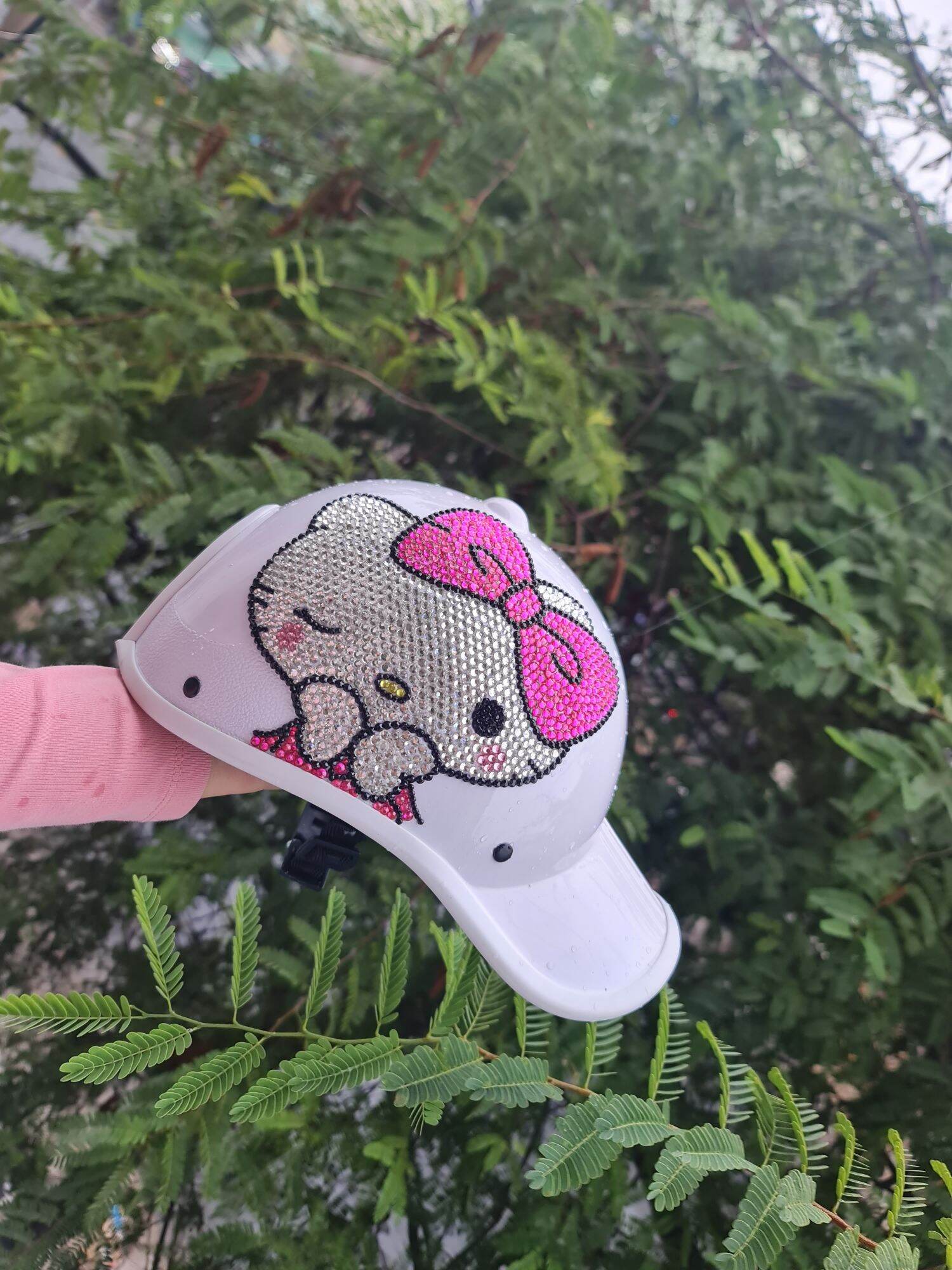 Nón đính đá hello kitty