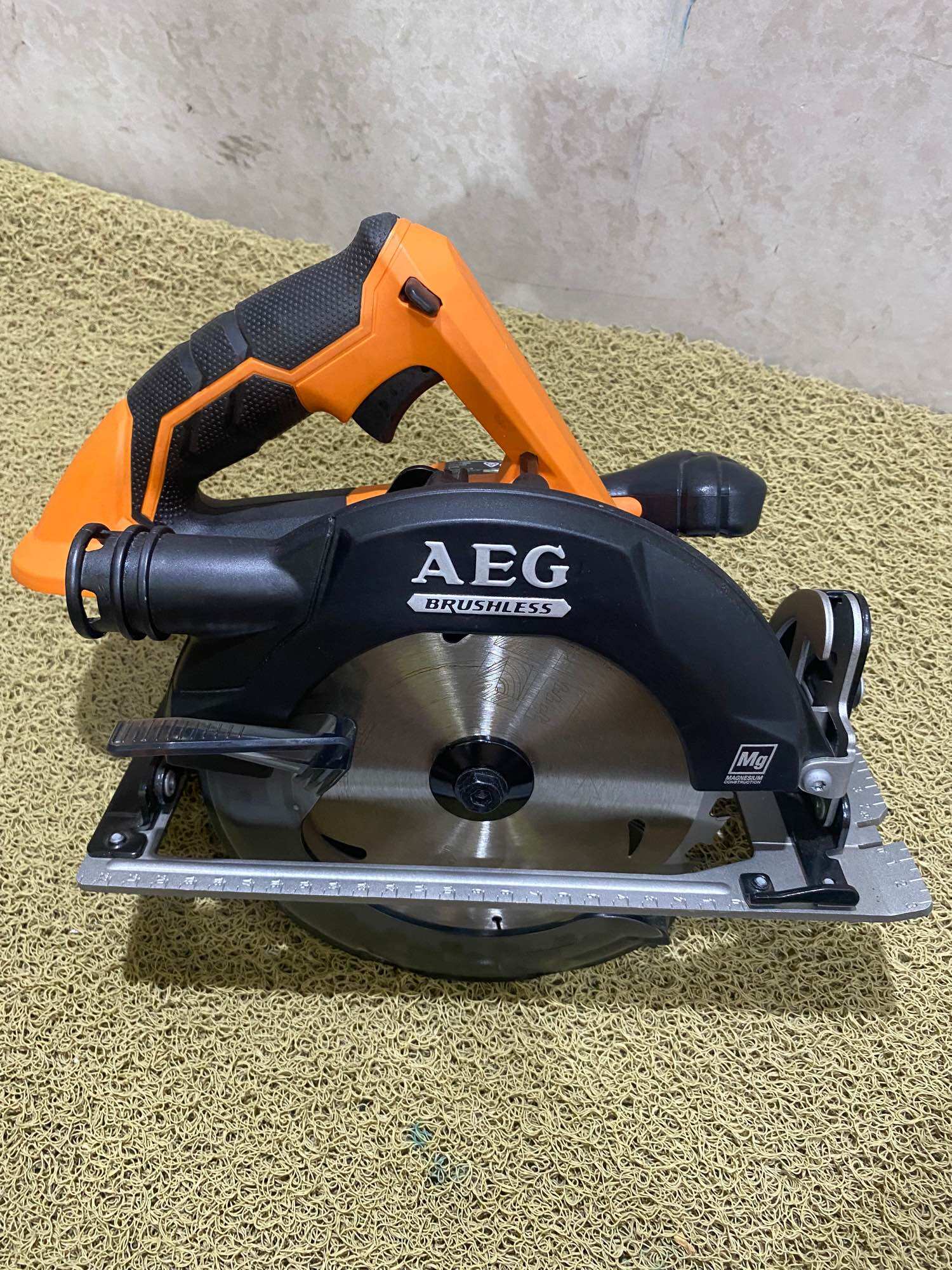 Cưa đĩa AEG 18v