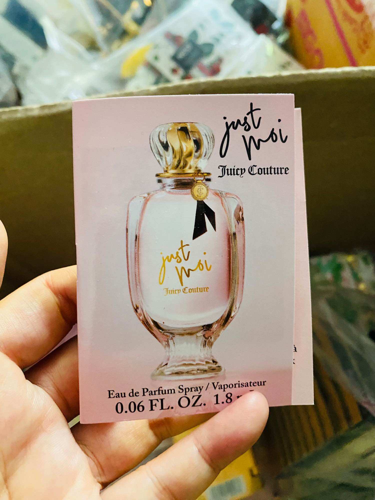 Juicy Couture Just Me Eau de Parfum Spray mẫu thử 0.06 FL. OZ. 1.8 ml