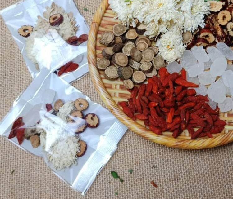 Trà hoa cúc, kỷ tử, cam thảo, táo đỏ