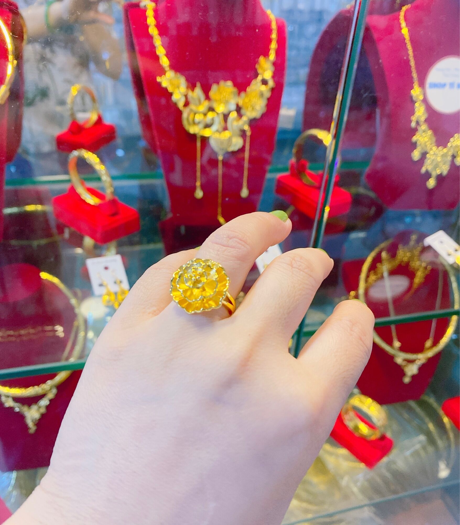 Nhẫn cưới kiểu hoa mạ vàng 24k mẫu mới
