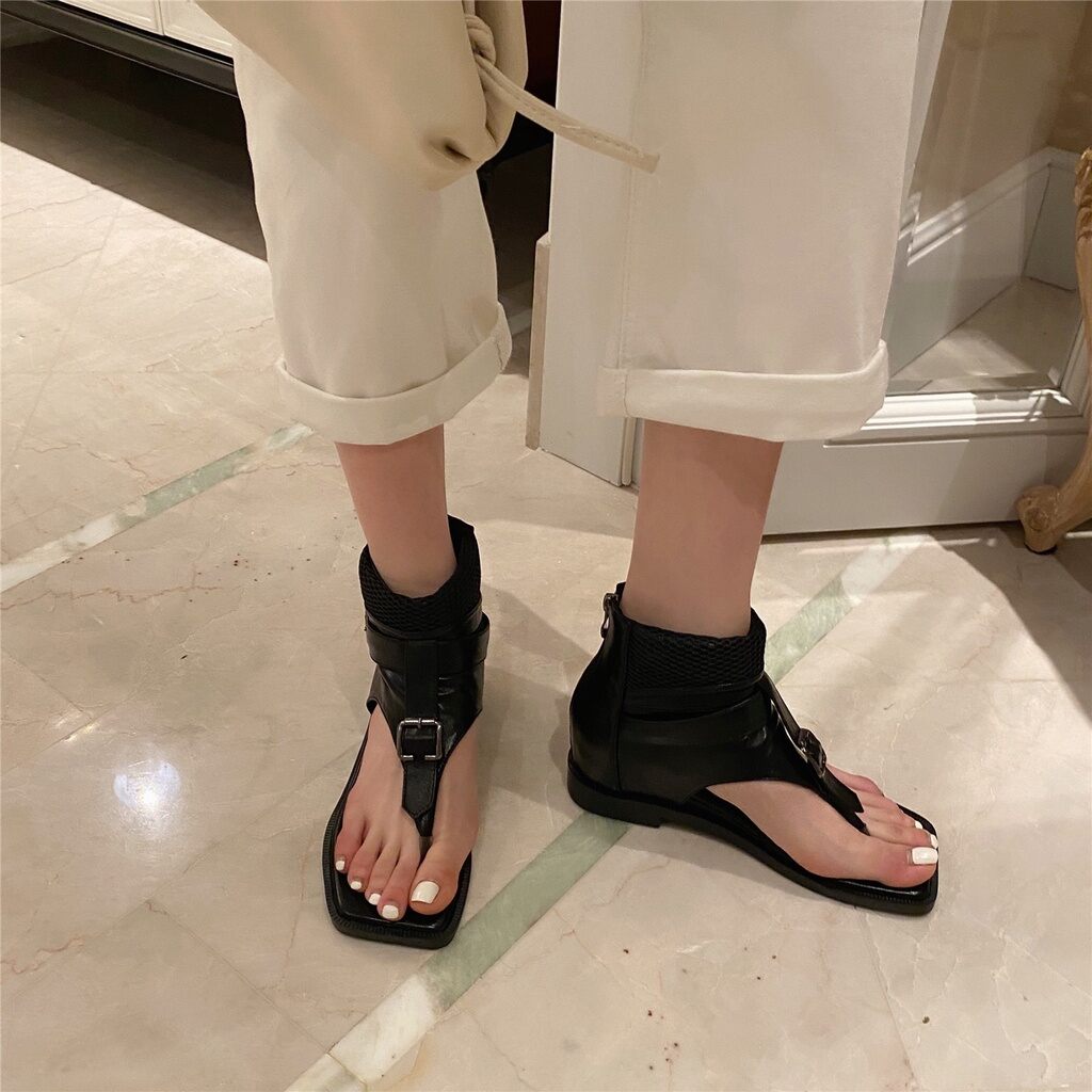 Giày boot Chiến binh xỏ ngón mũi vuông