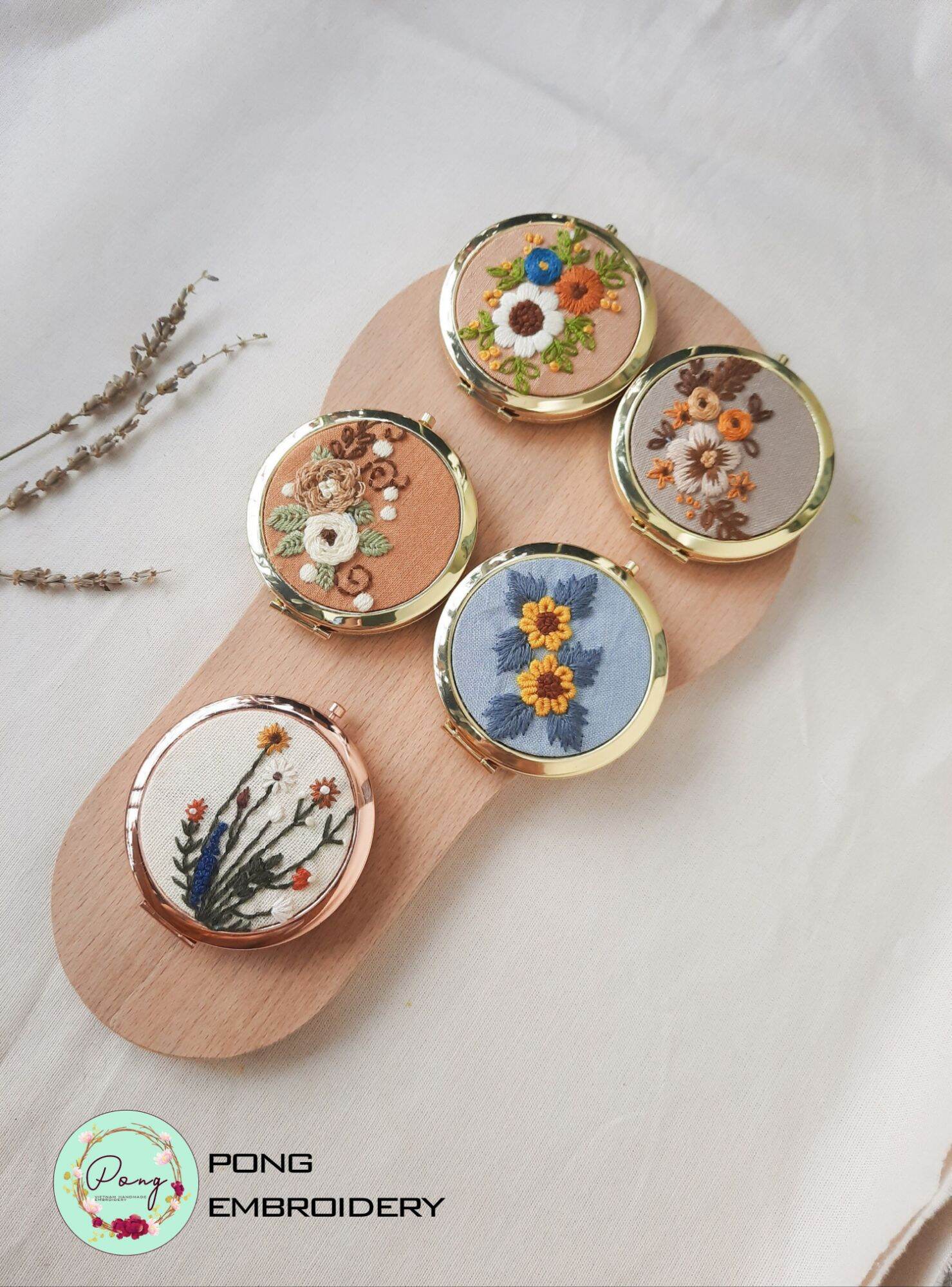 Gương Mini Handmade Cầm Tay Bỏ Túi Thêu Tay Thủ Công Họa Tiết Tự Chọn - Pong Embroidery