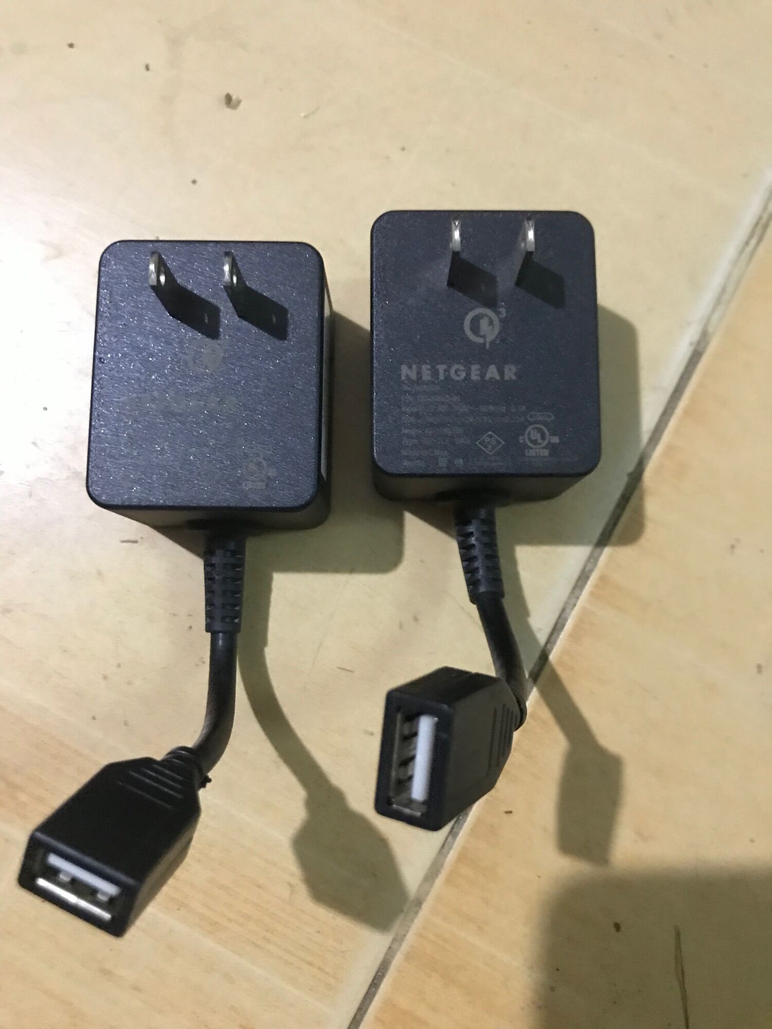 SẠC  NHANH SẠC ĐIỆN THOẠI NETGEAR  5V   2A (1c )