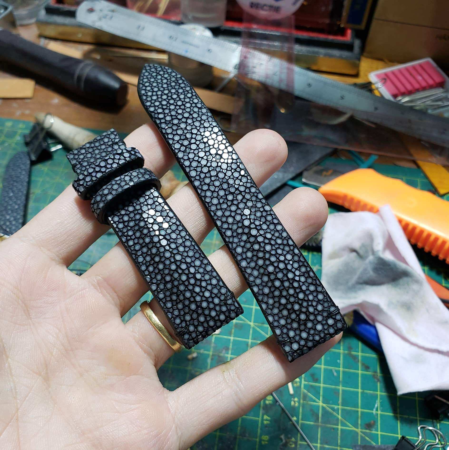Handmade - Dây đồng hồ da cá đuối đen size 22-20