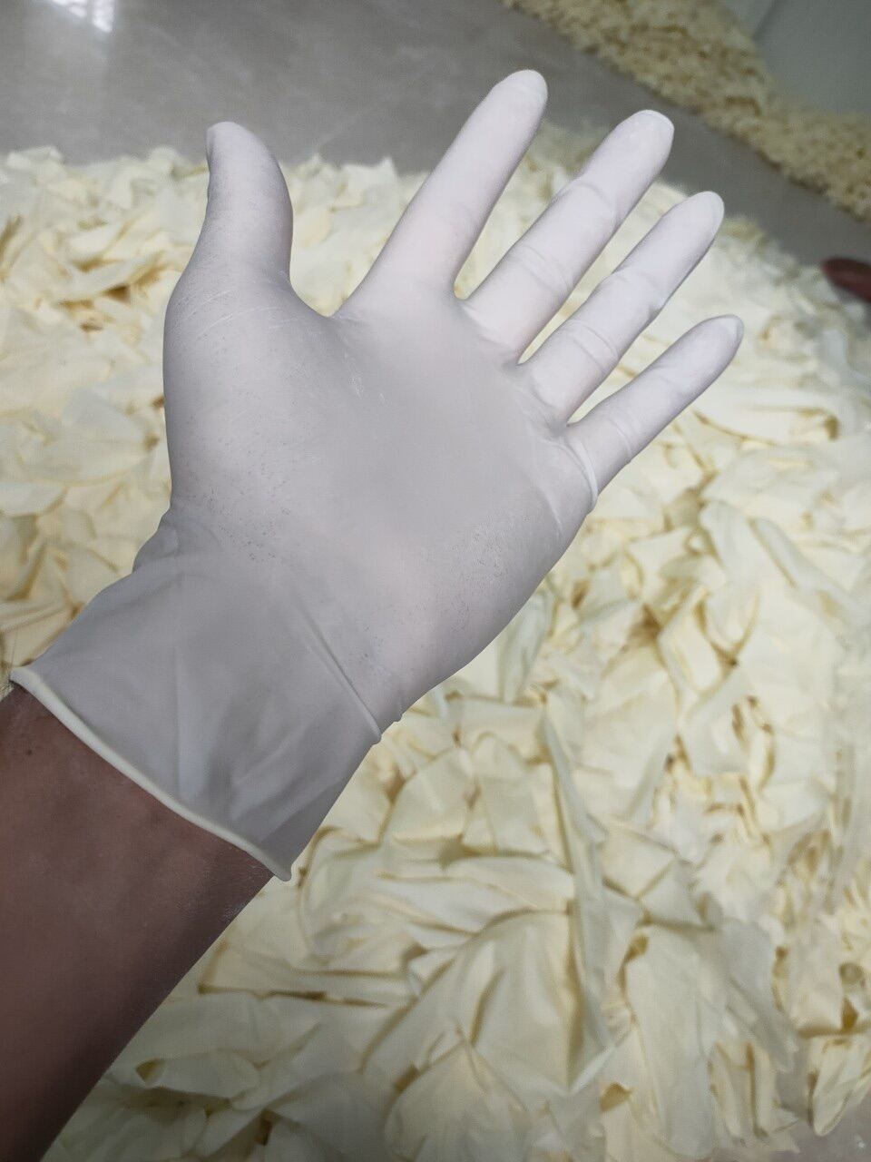 Găng tay latex mega glove  không bột và có bột y tế đóng bịch 100 cái 50
