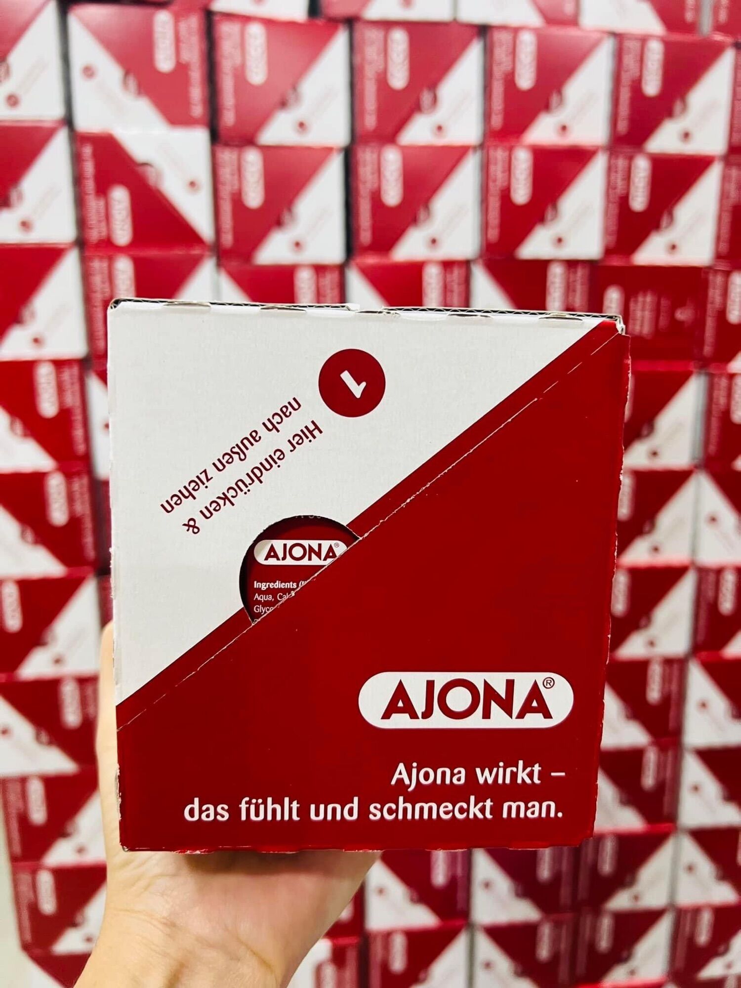 KEM ĐÁNH RĂNG AJONA CỦA ĐỨC