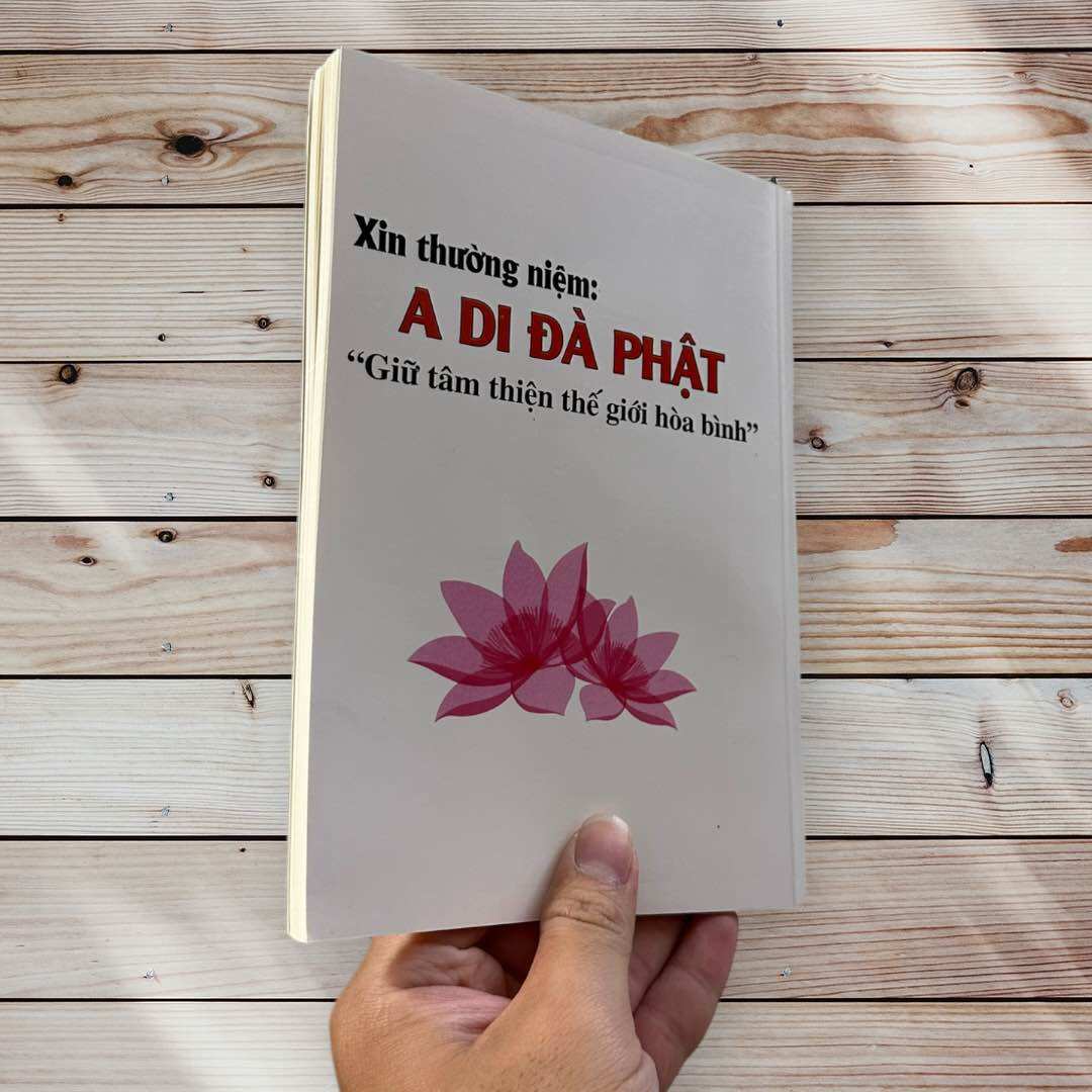 Vở chép kinh A Di Đà hồng danh