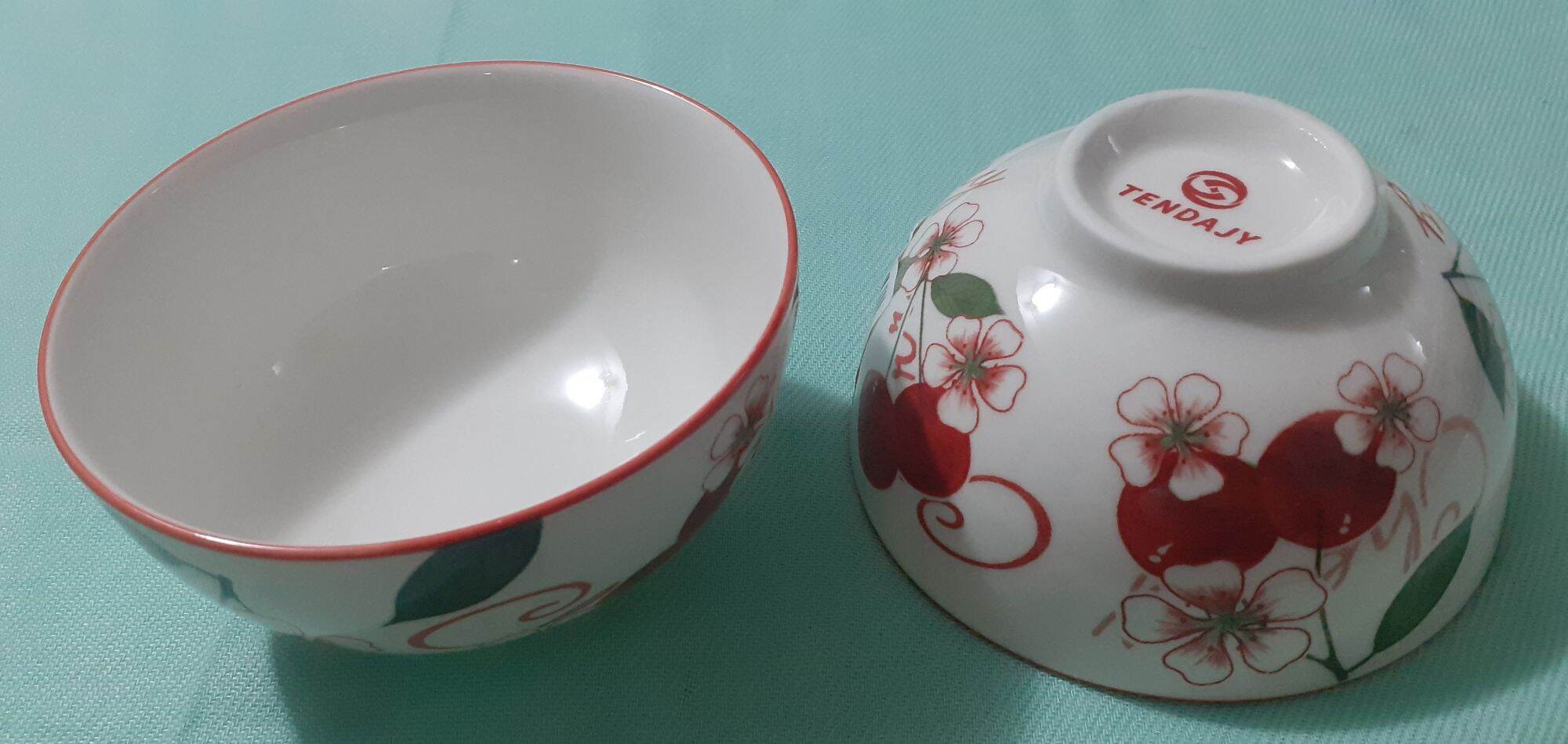 Chén gốm sứ họa tiết hoa đỏ 11cm x 6cm