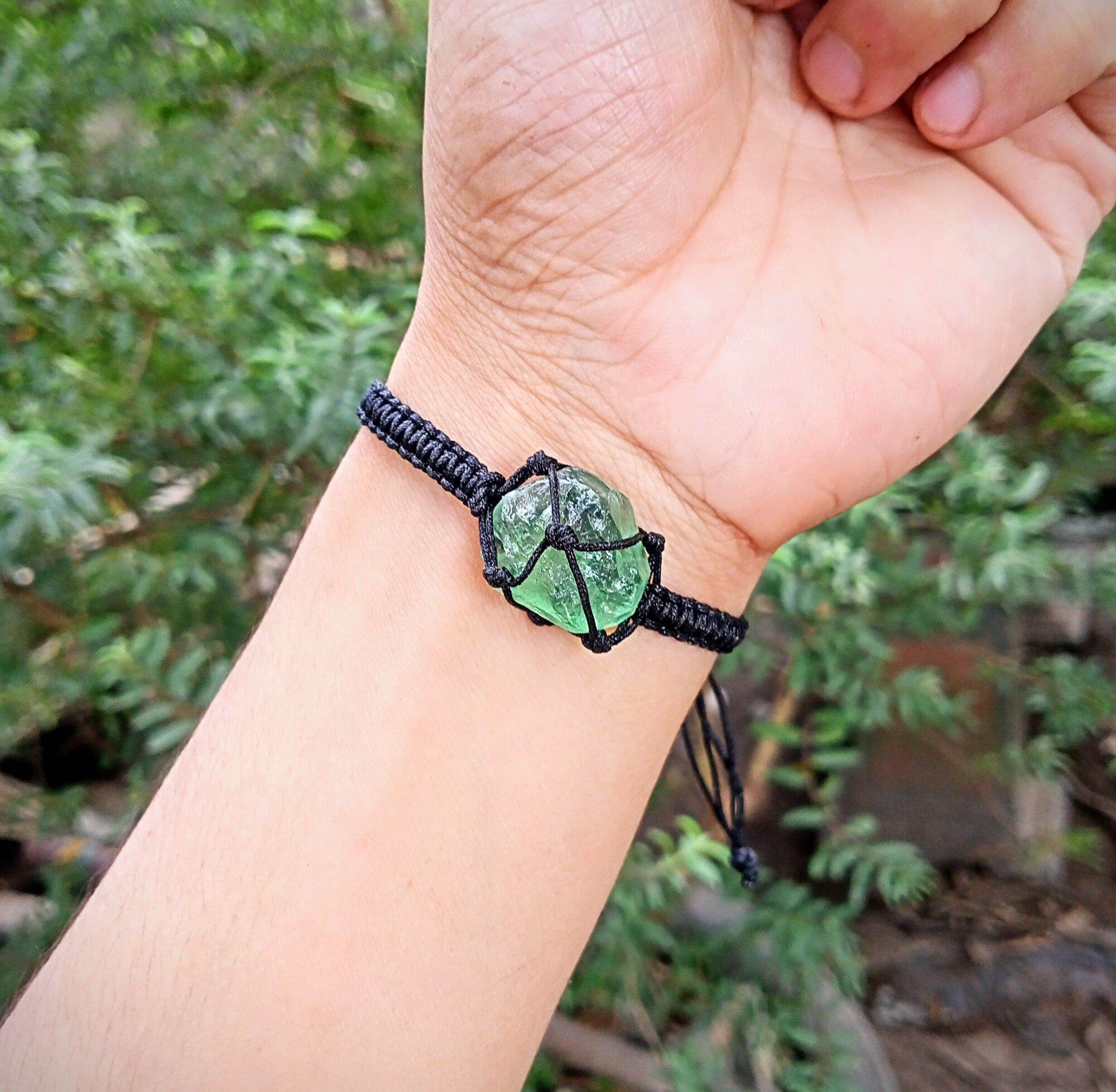 Vòng tay đá flourite xanh bạc hà đan macrame