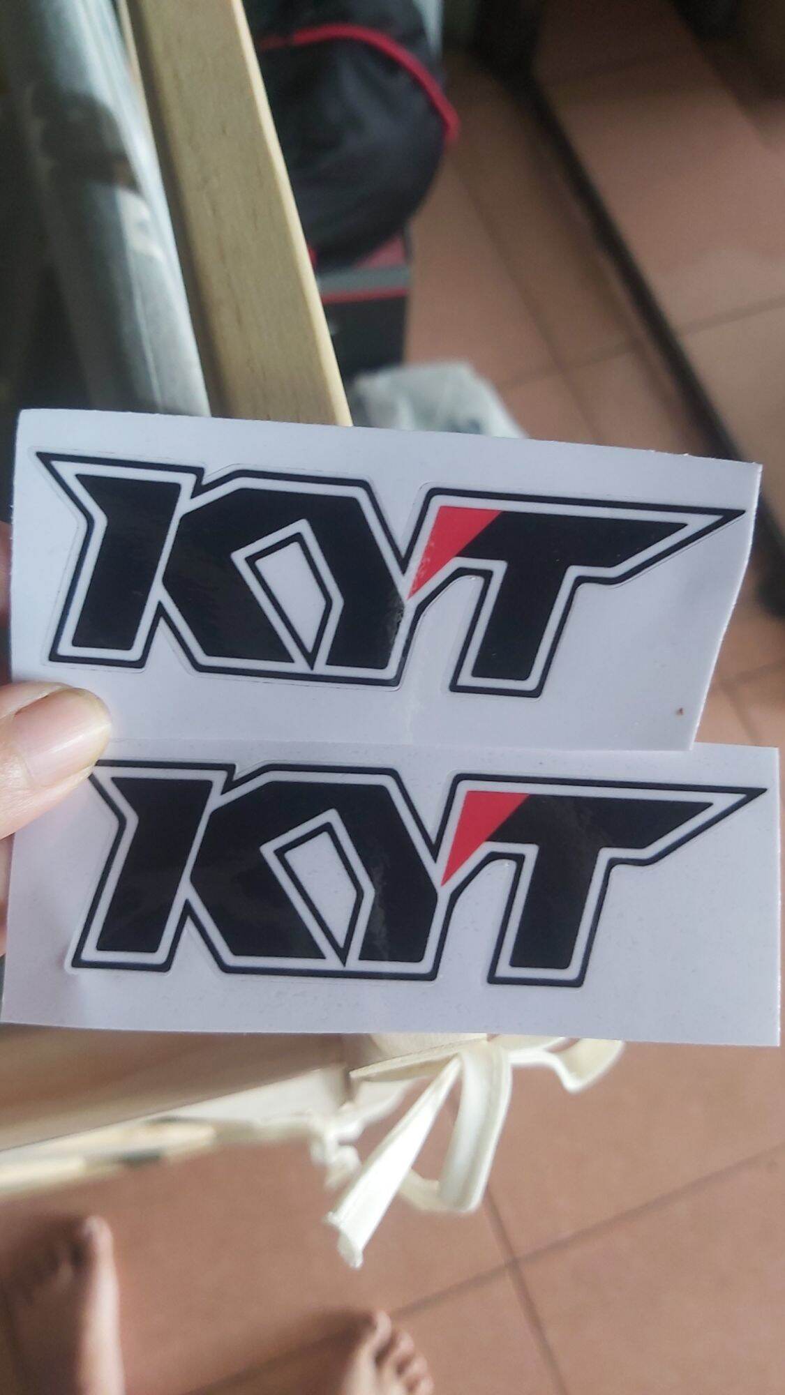 Combo 2 tem kyt ngang dán nón xe giá rẻ