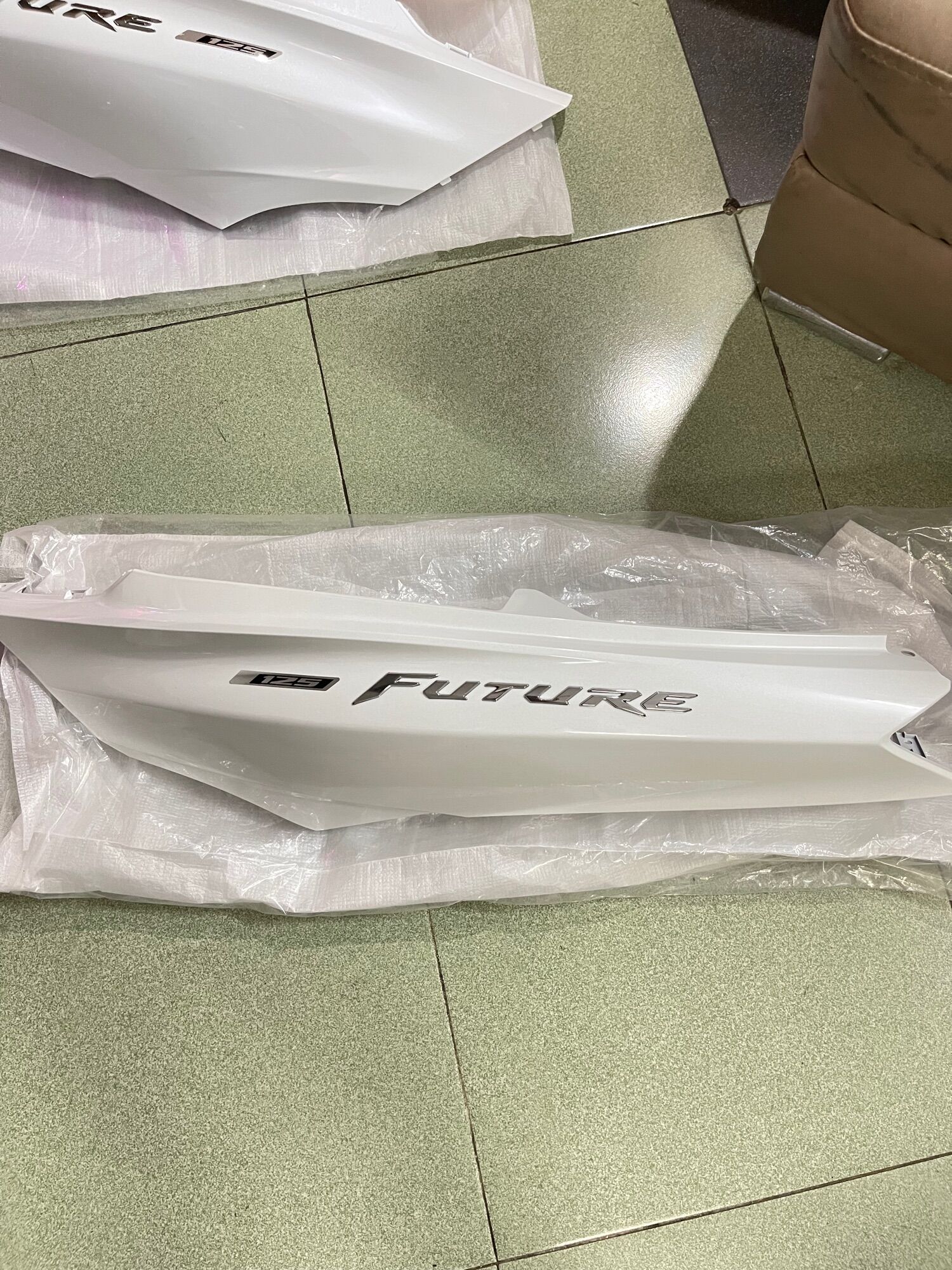 Ốp sườn Future Led màu trắng bên Trái