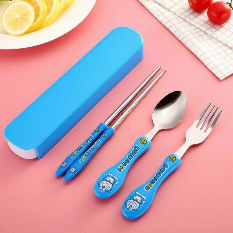 Sét 3 món thìa, đũa, día tập ăn cho bé hình Doraemon xinh xắn cho bé