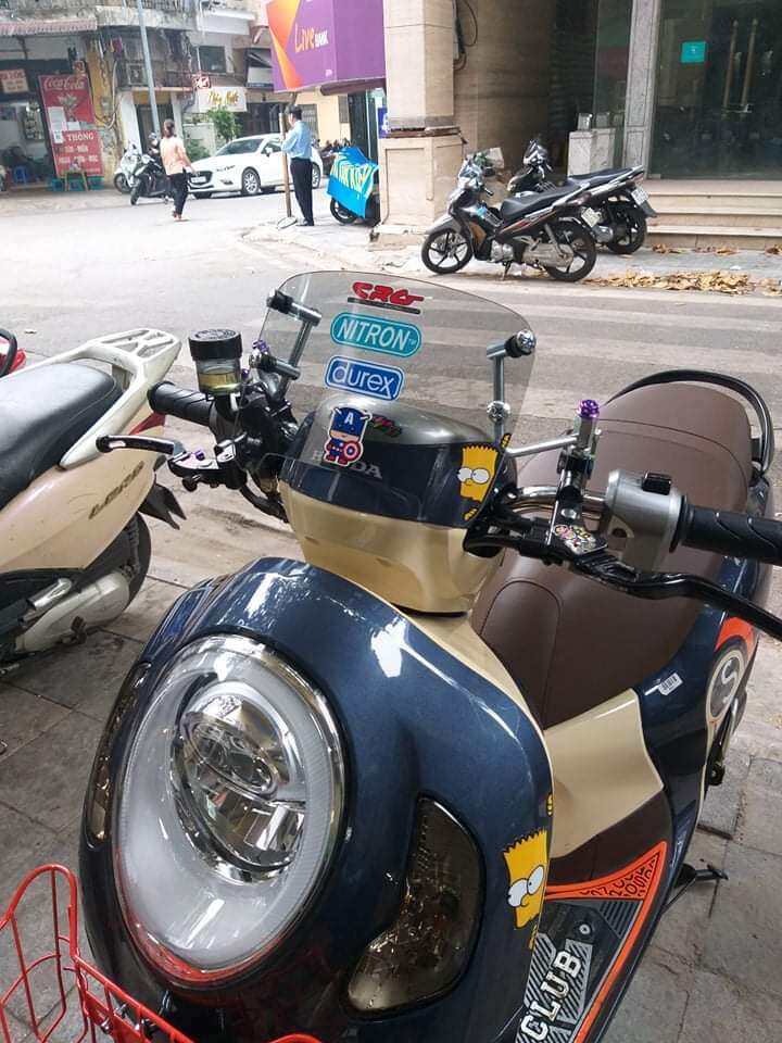 Kính chắn gió Scoopy