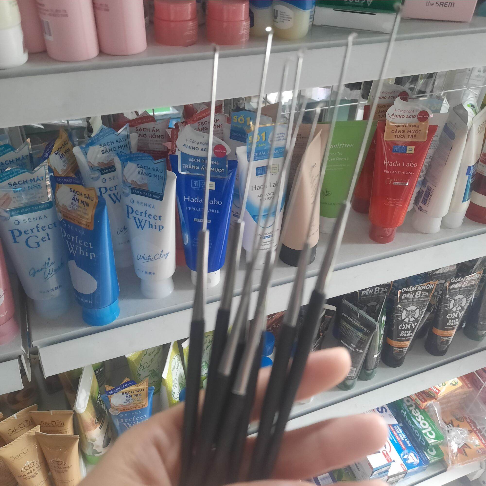cây móc ráy tai cán gỗ màu đen