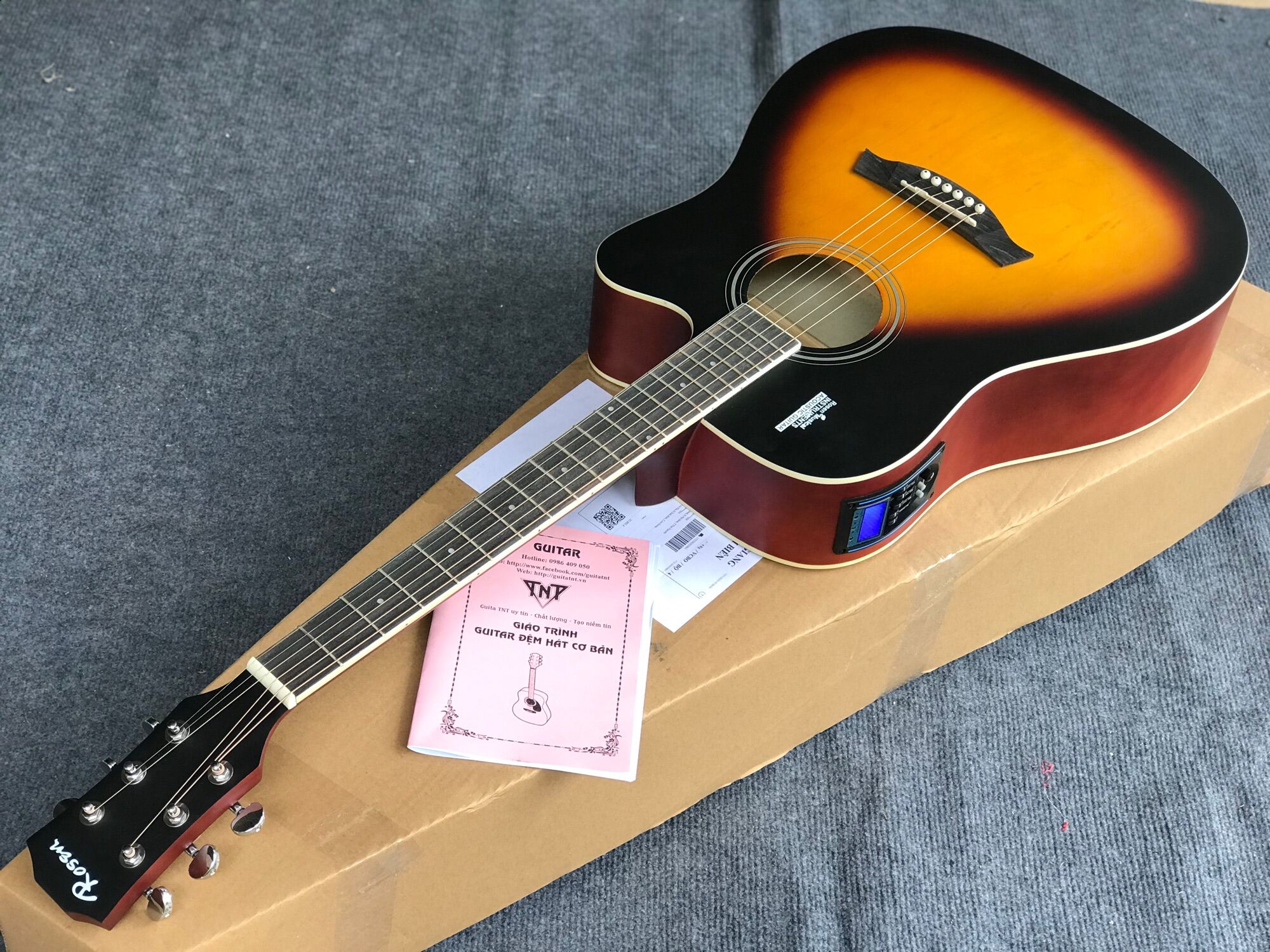 xả kho mẫu Guitar rosen r135 eq