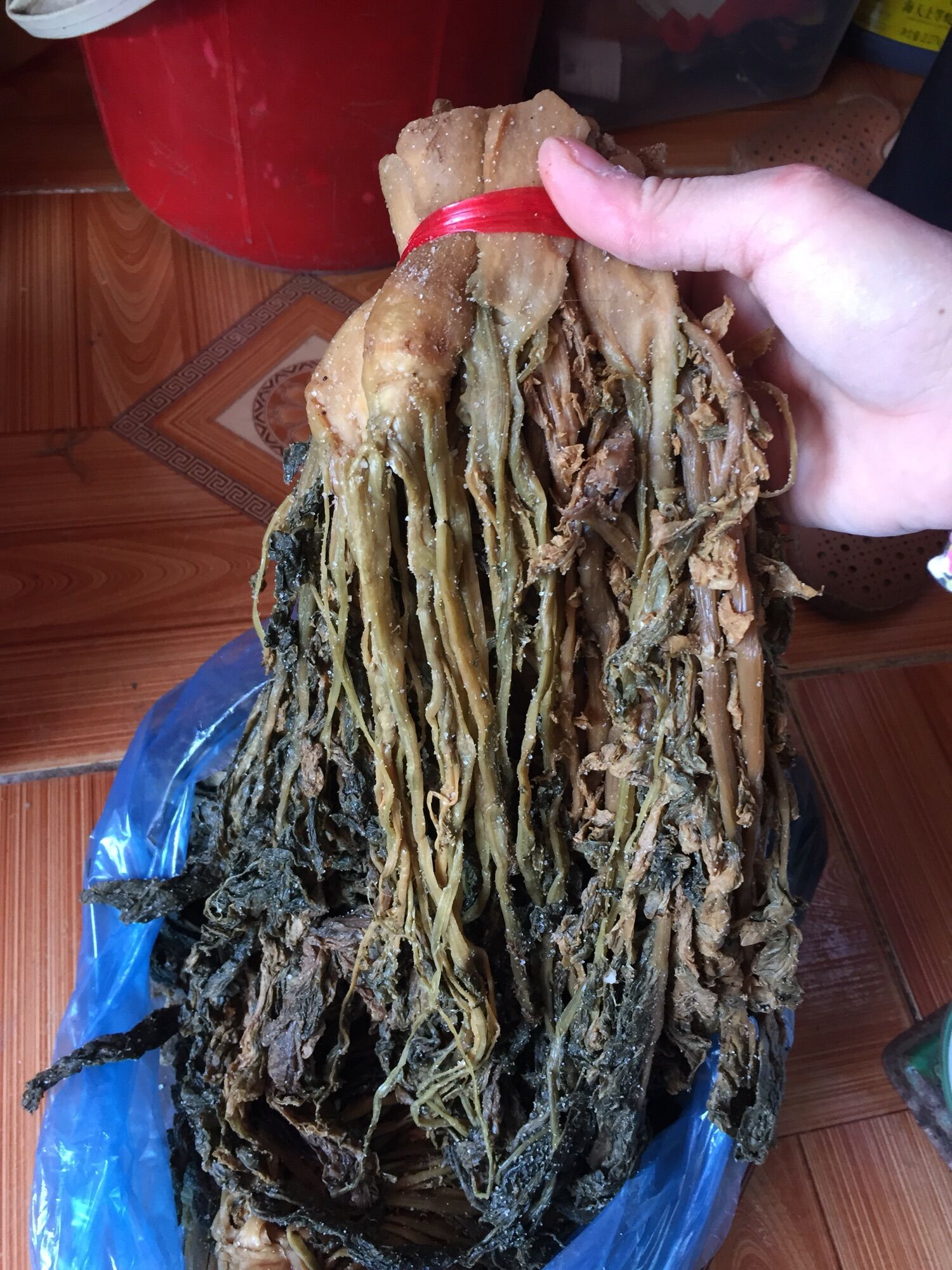 Rau tàu soi muối mặn của người dân tộc