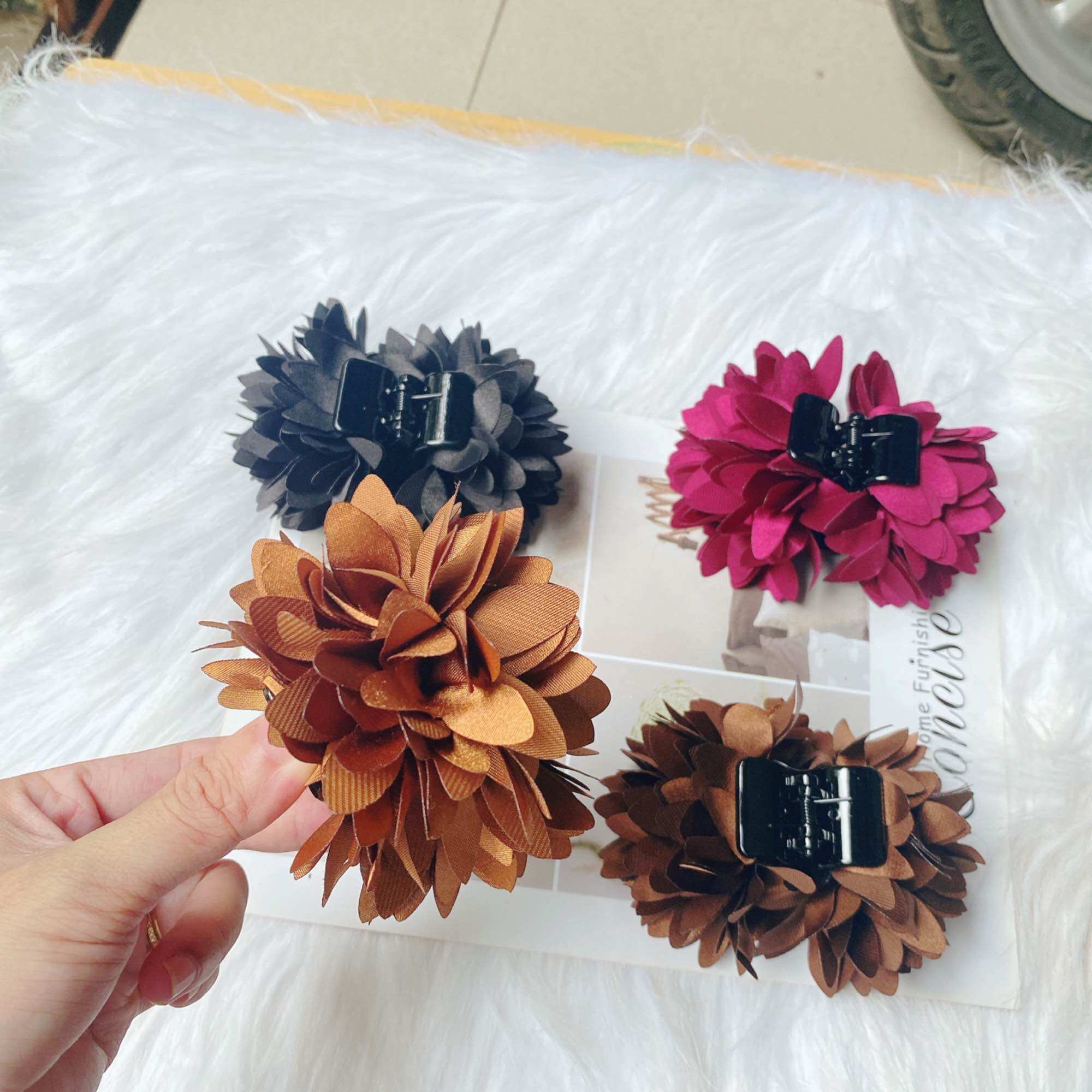 Size to_Kẹp tóc gắp tóc 5 răng đính hoa lụa siêu to dành cho nữ
