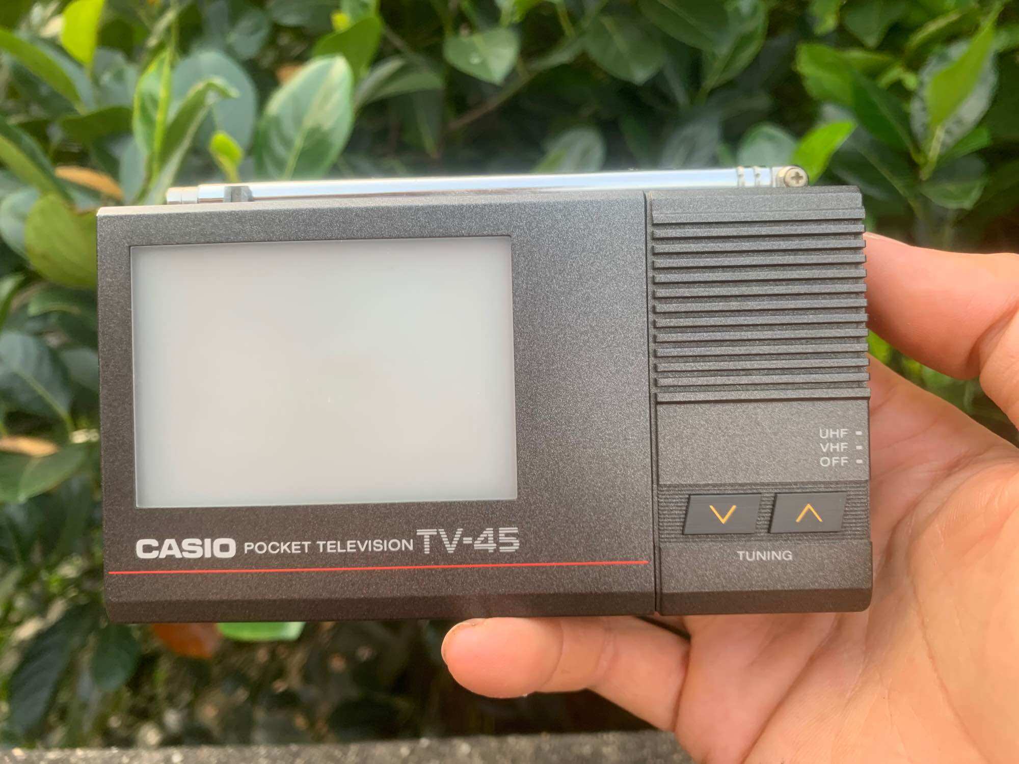 Hiếm, độc đáo, đáng sưu tầm – Casio TV-45 – Tivi mini bỏ túi Nhật cổ 1986
