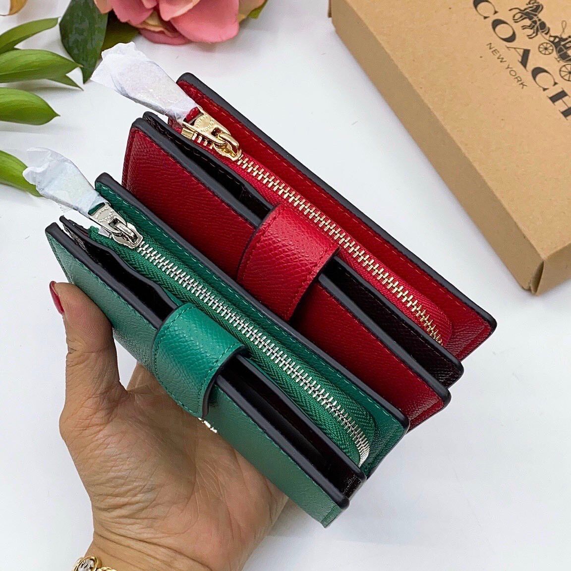 Ví Coach Medium Corner Zip