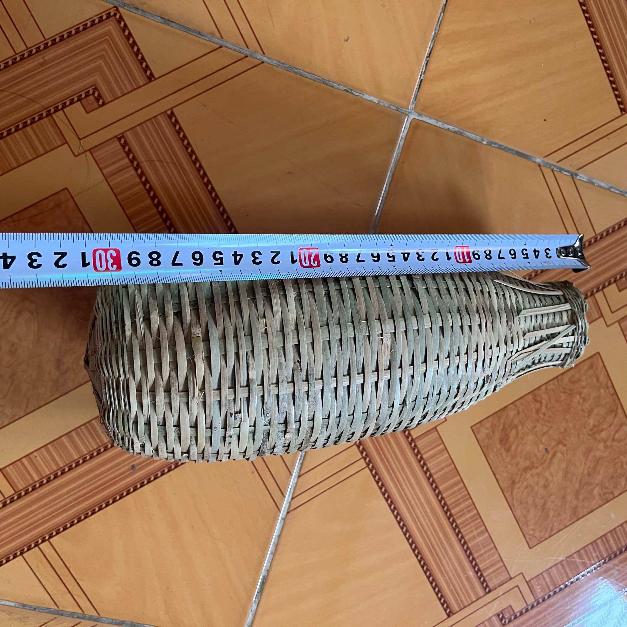 Cái Thời đặt tép, cái chúm (dọ) đặttôm tép đan chắc chắn