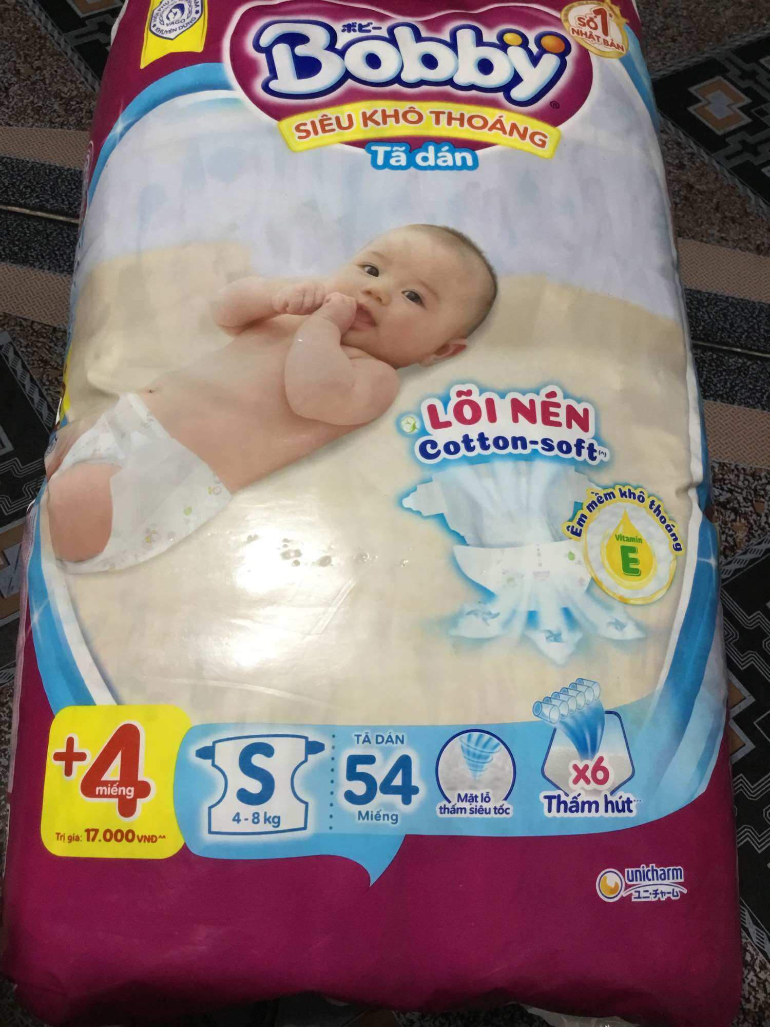 - tã dán bobby s54 tặng kèm 4 miếng bên trong - date luôn mới