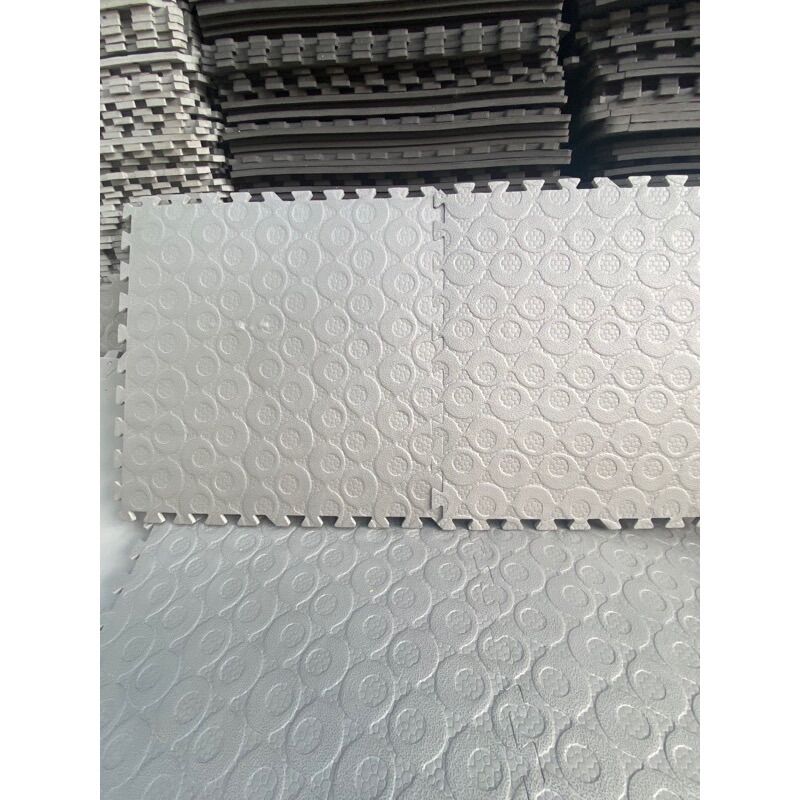 Thảm xốp vân khế màu xám đen 60×60×1cm lót sàn phòng tập gym, sàn nhà..