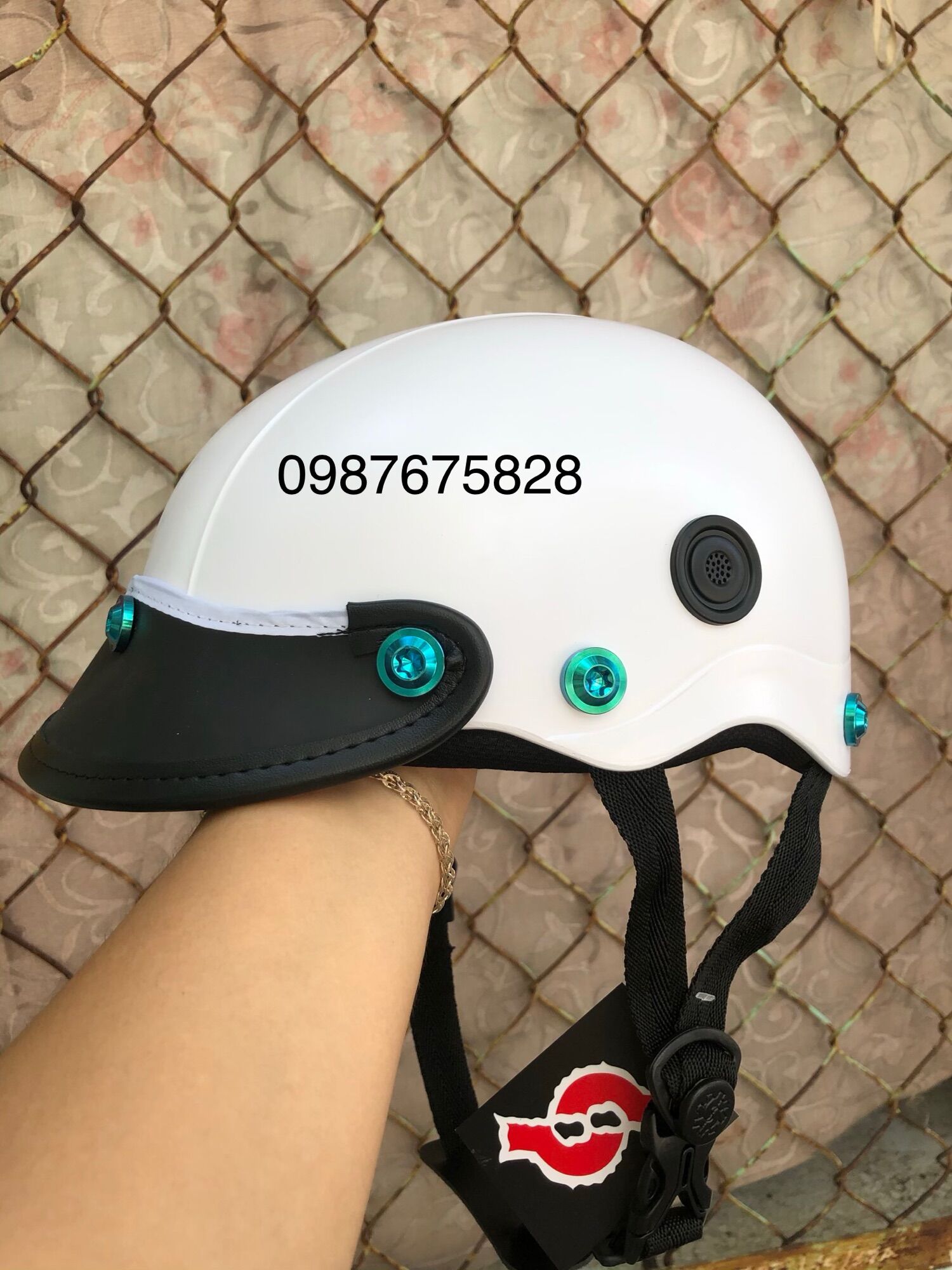 { Hot Trend } nón sơn gắn 7ốc titan { Đẳng Cấp }