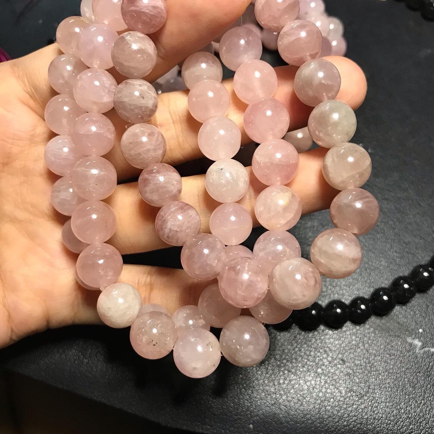 Vòng tay hạt đá thạch anh Hồng Rose Quartz