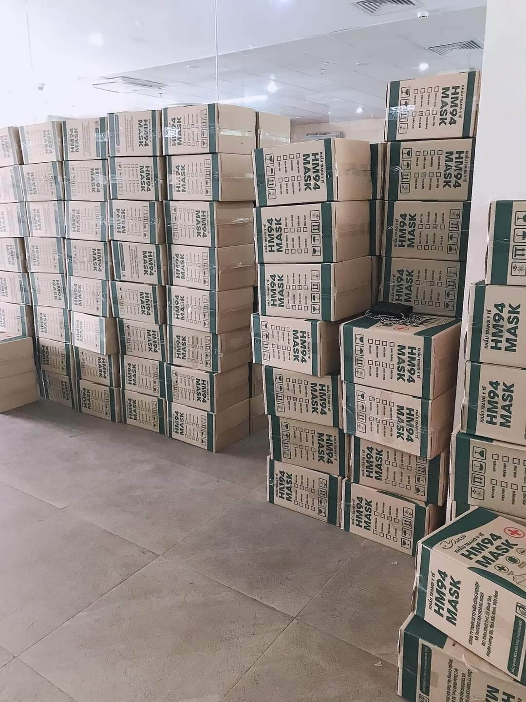 thùng 300 khẩu trang HM94