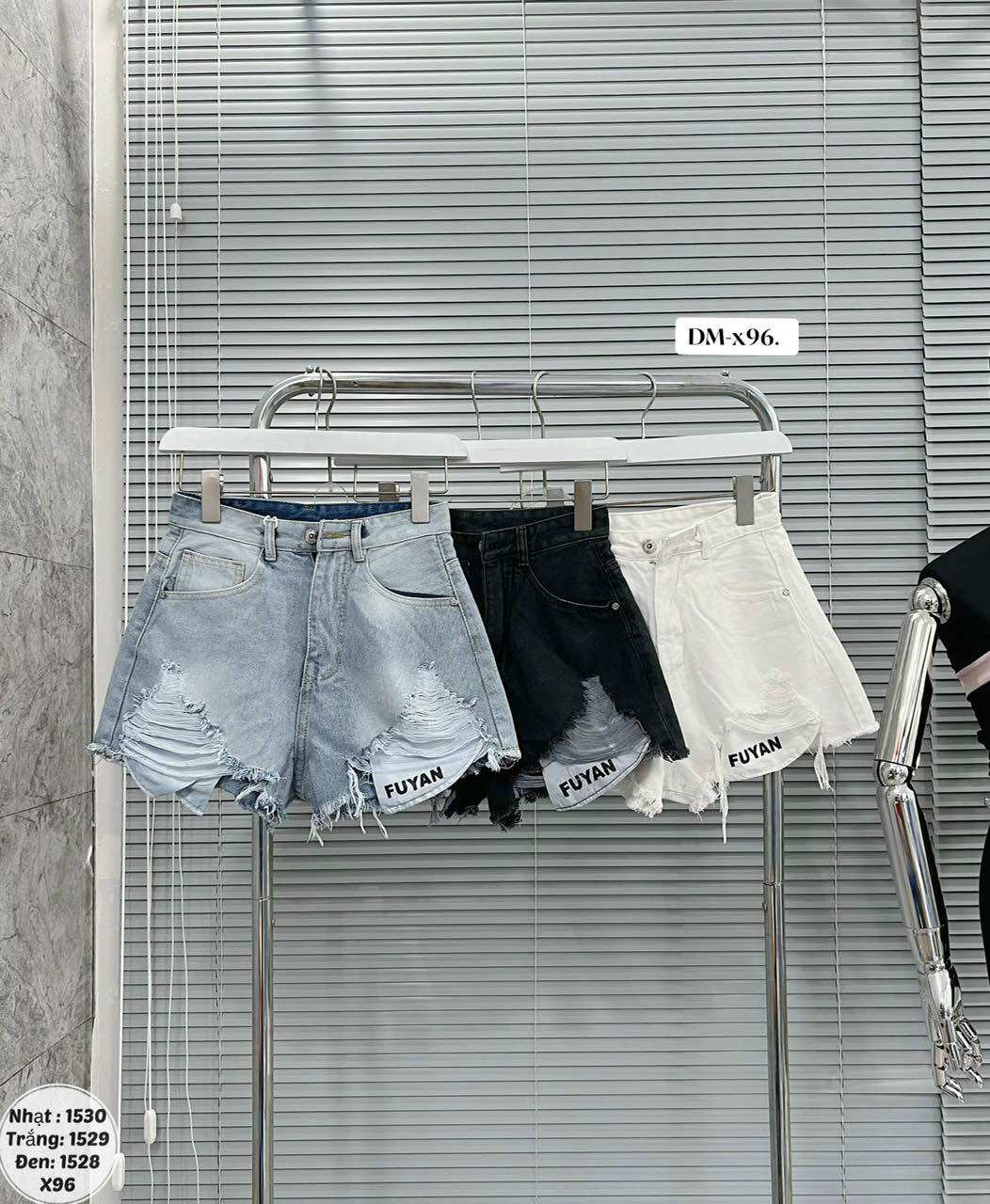 Quần short jean rách lưng cao lộ túi cá tính