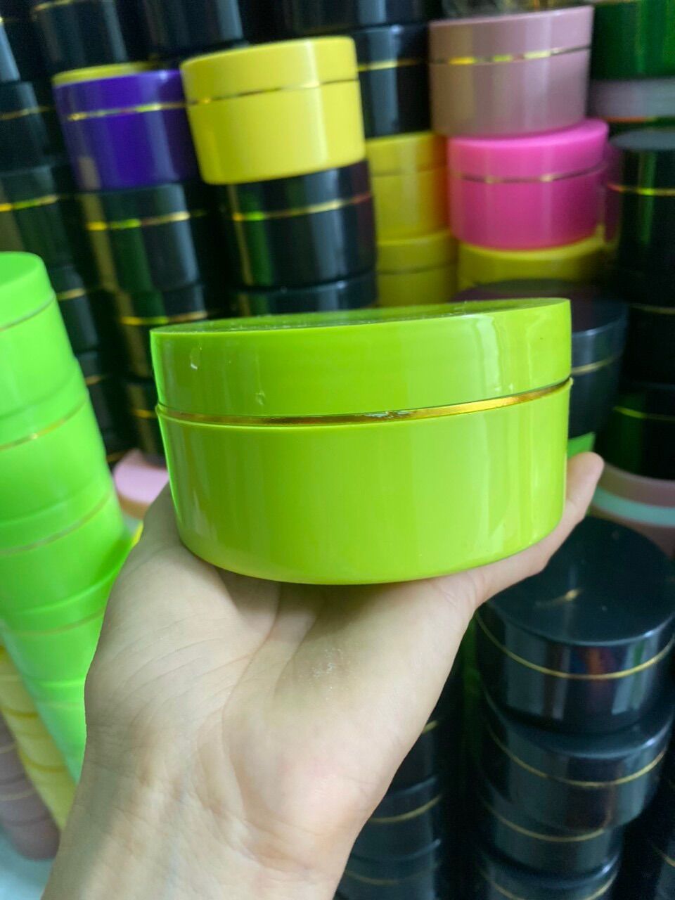 Hủ đựng kem body 250g [màu vàng]