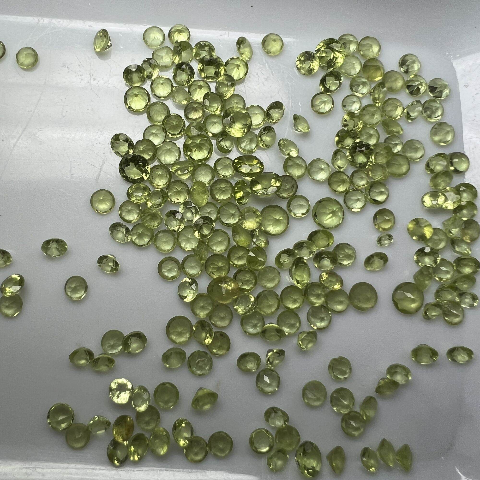 315-giá 1 viên đá peridot tấm