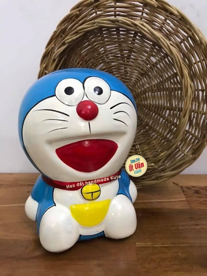 Heo đất Doremon ( ngồi )