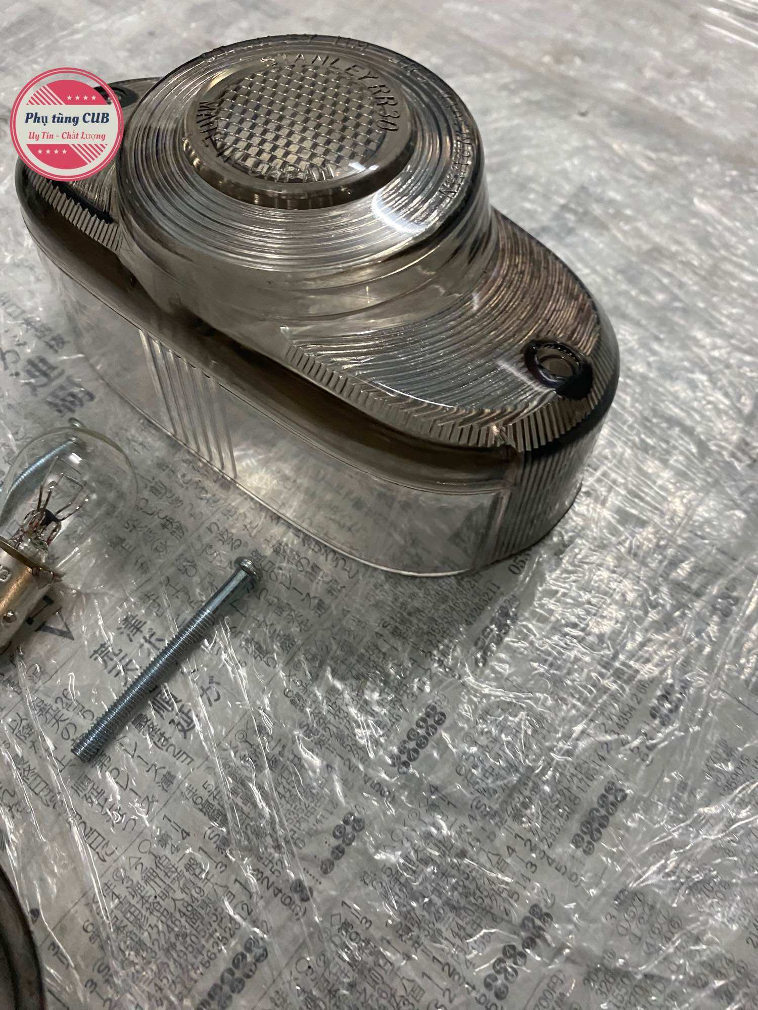 Đèn hậu cub 78 chụp khói đế inox