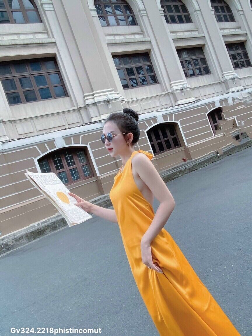 Đầm maxi lụa cổ yếm hở lưng có mút