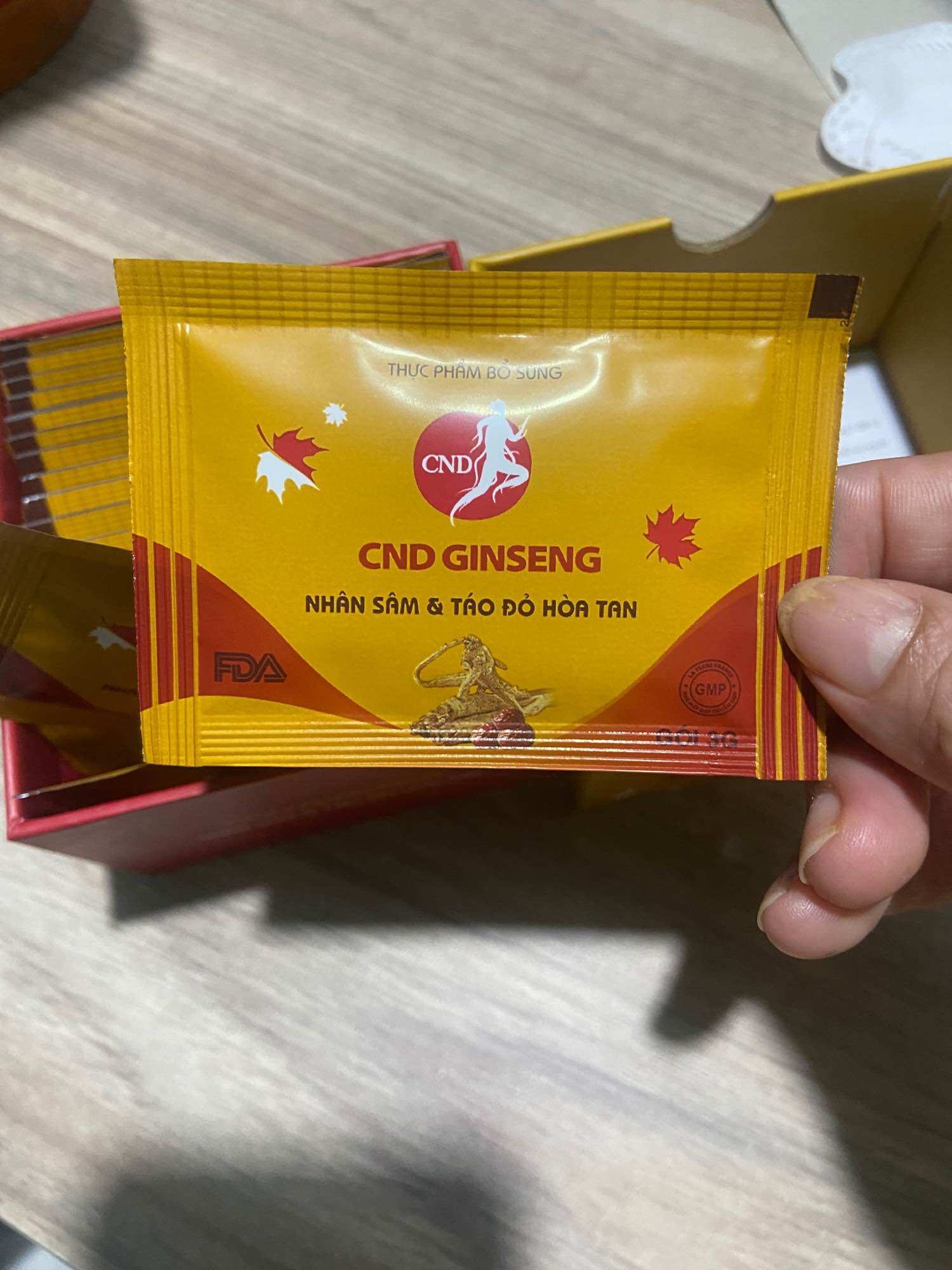 NHÂN SÂM VÀ TÁO ĐỎ HÒA TAN CANADA