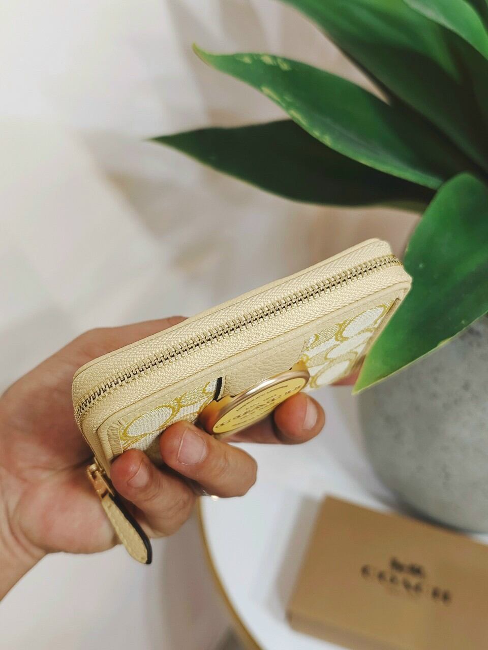 VÍ COACH - Lonnie Small Zip Around Wallet siêu cưng