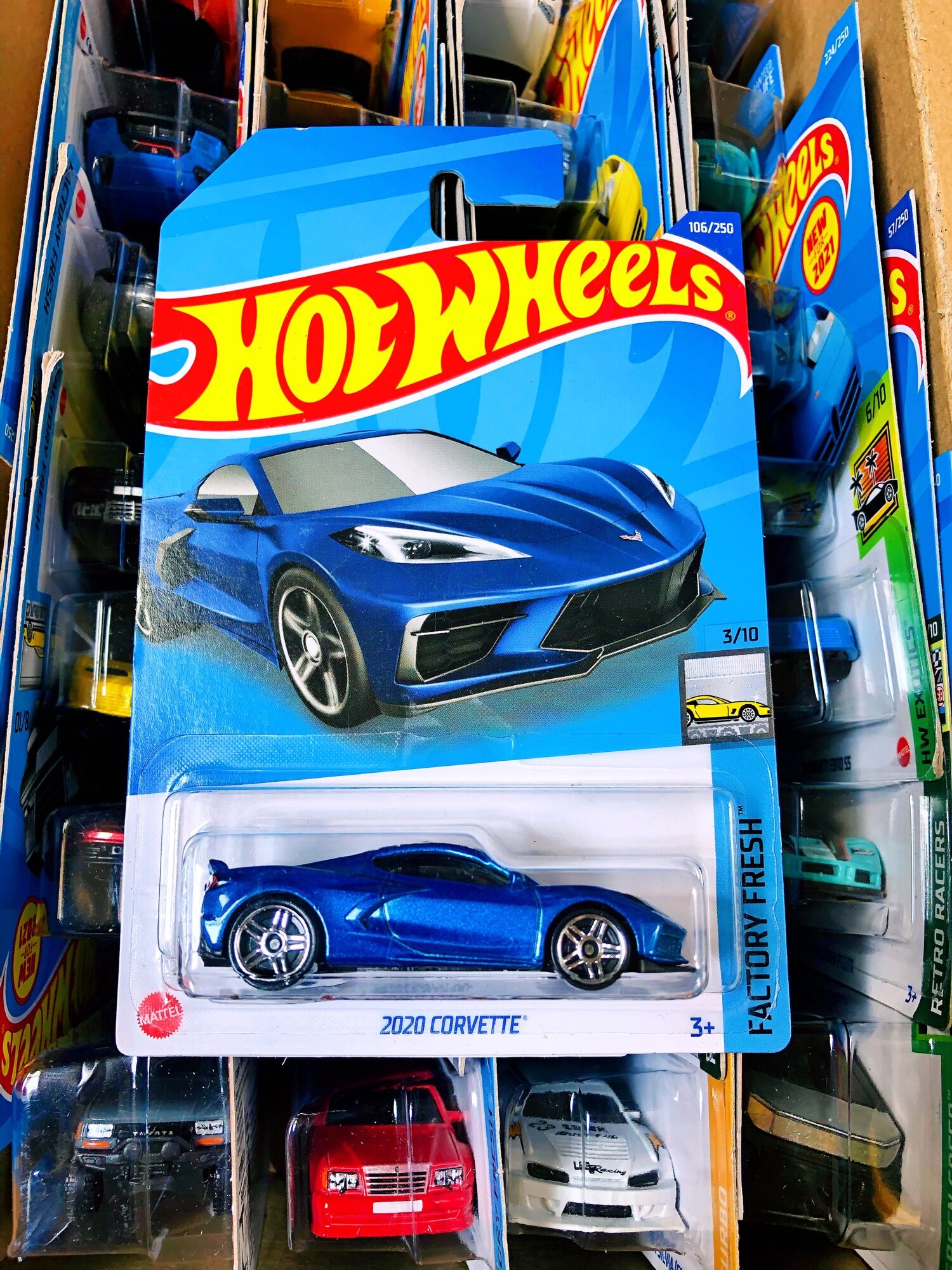 Xe mô hình hot wheels tỉ lệ 1:64 "2020 corvette "