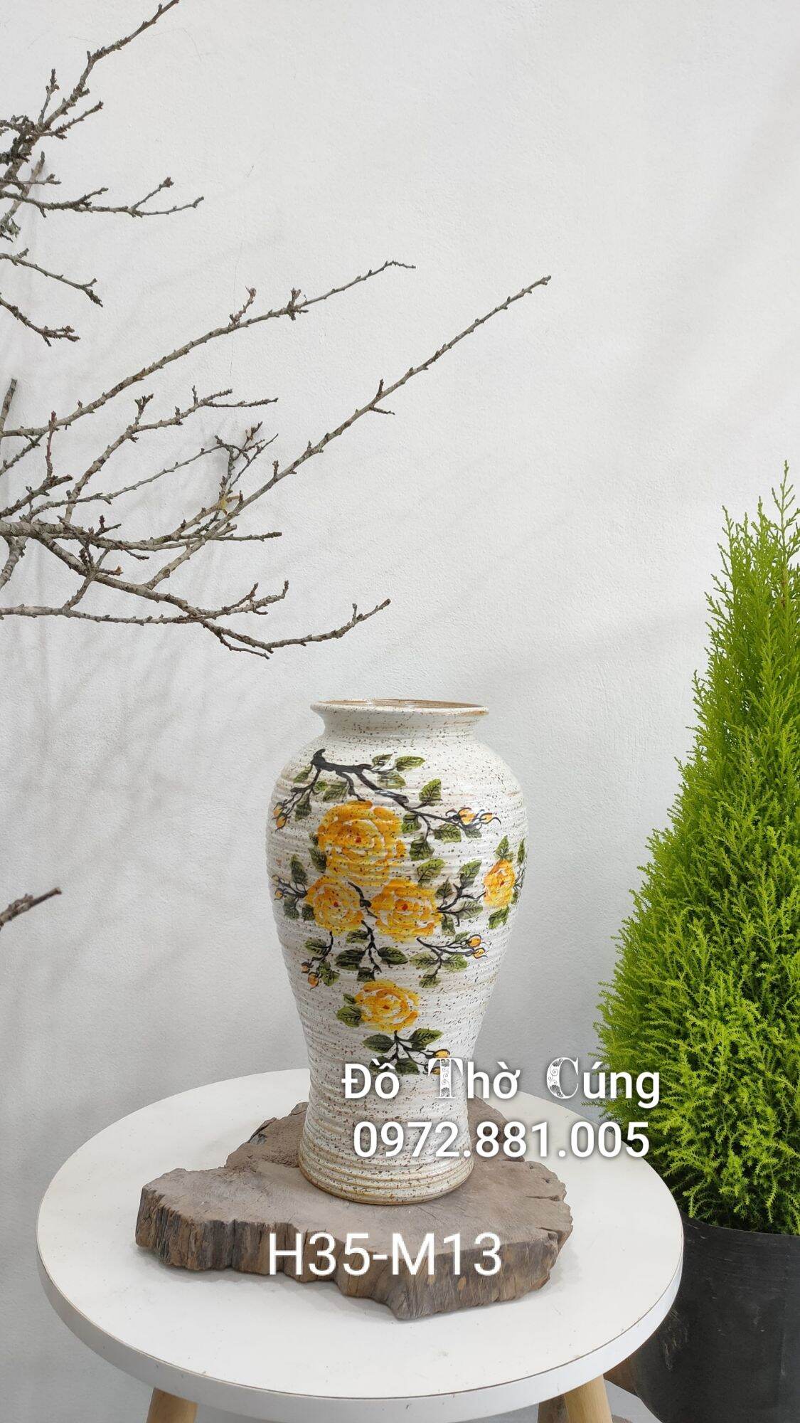 Lọ cắm đào, lọ cắm hoa dáng Đùi dế ( Men mộc vẽ tay )