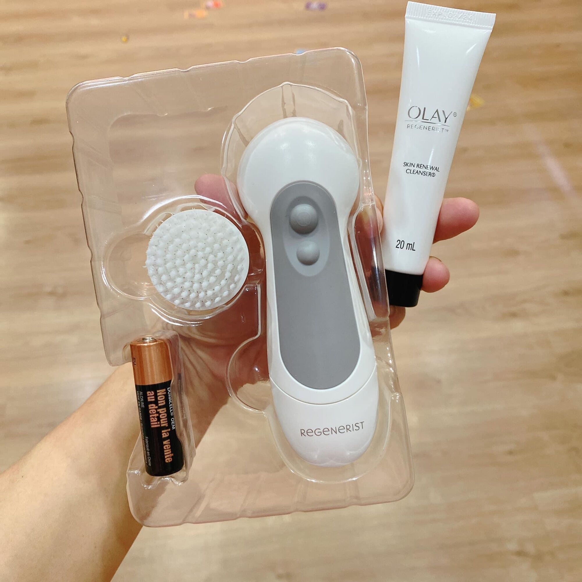 Máy rửa mặt Olay Regenerist Advanced Cleansing Úc